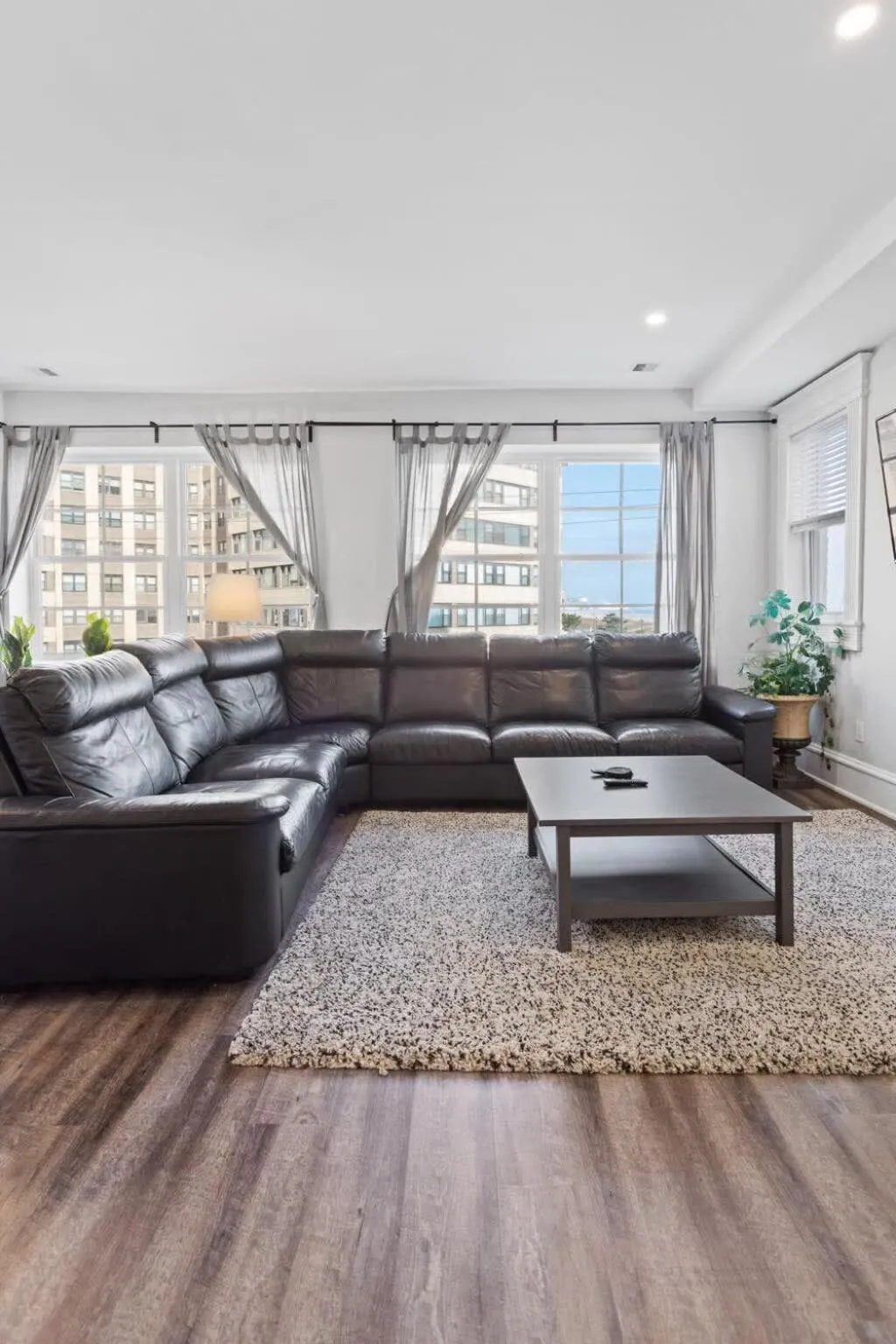 3 Beachfront Apts with 12BR 6BA in AC