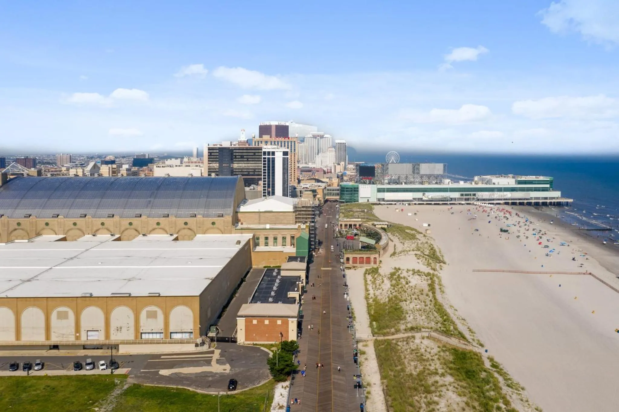 9BR Beach Block House with 13 Beds in Central Atlantic City