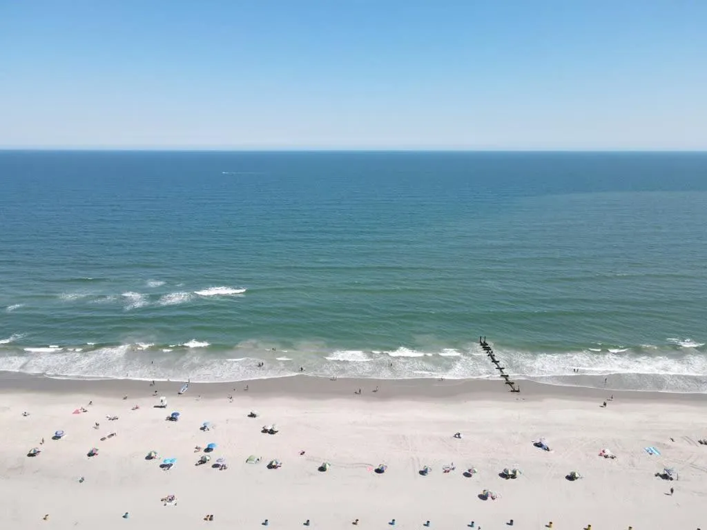 9BR Beach Block House with 13 Beds in Central Atlantic City