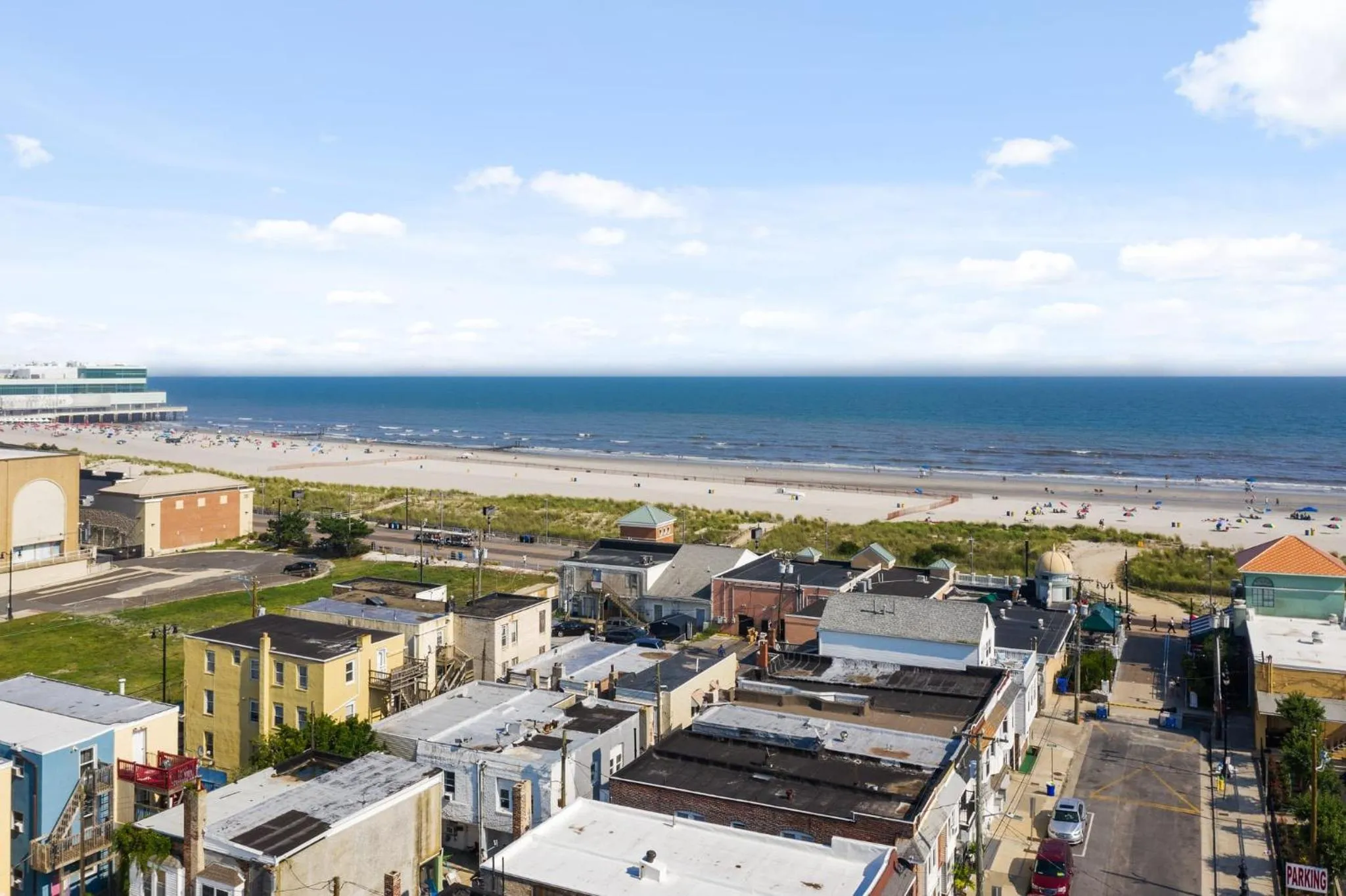 9BR Beach Block House with 13 Beds in Central Atlantic City