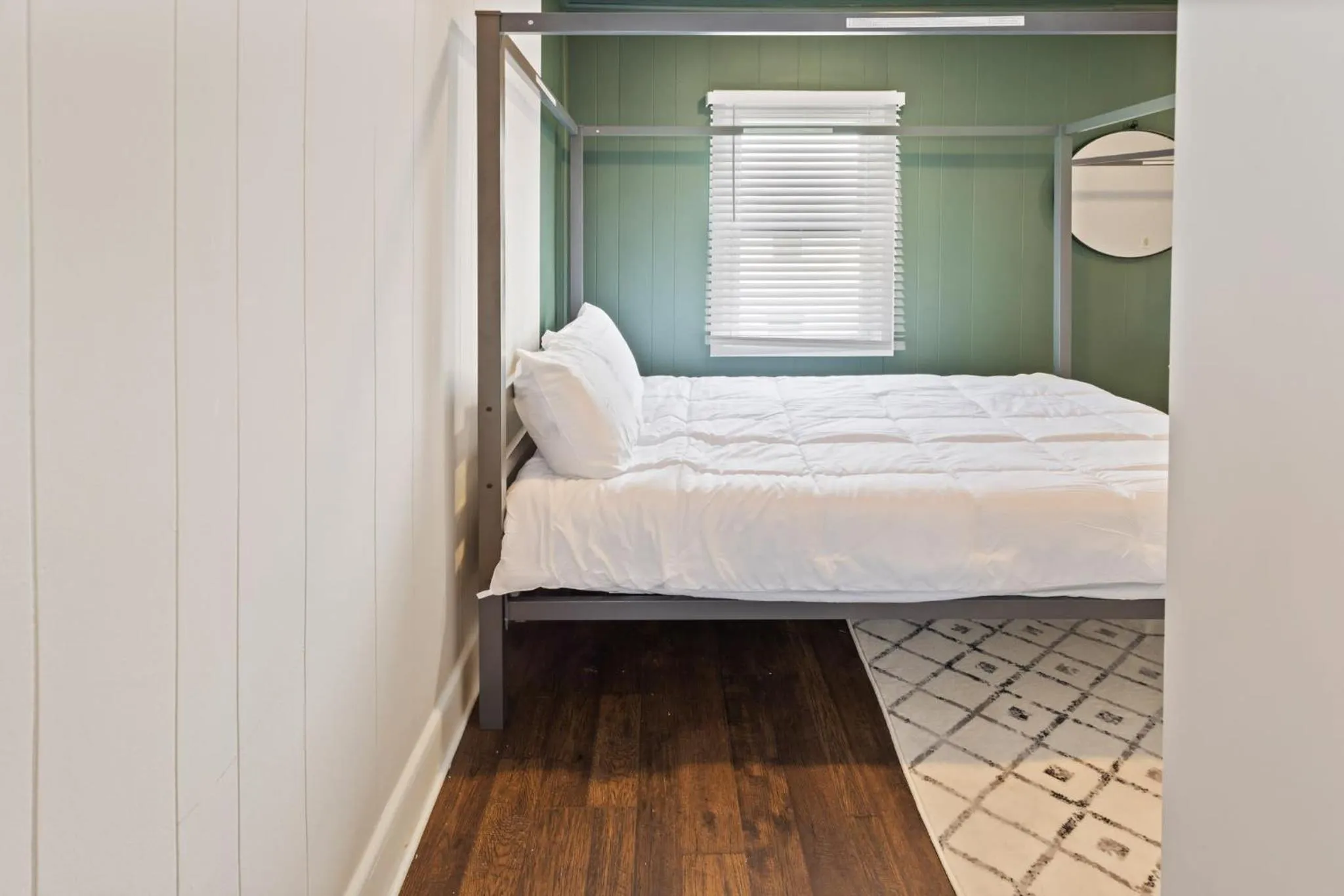 Bed in 9BR Beach Block House with 13 Beds in Central Atlantic City