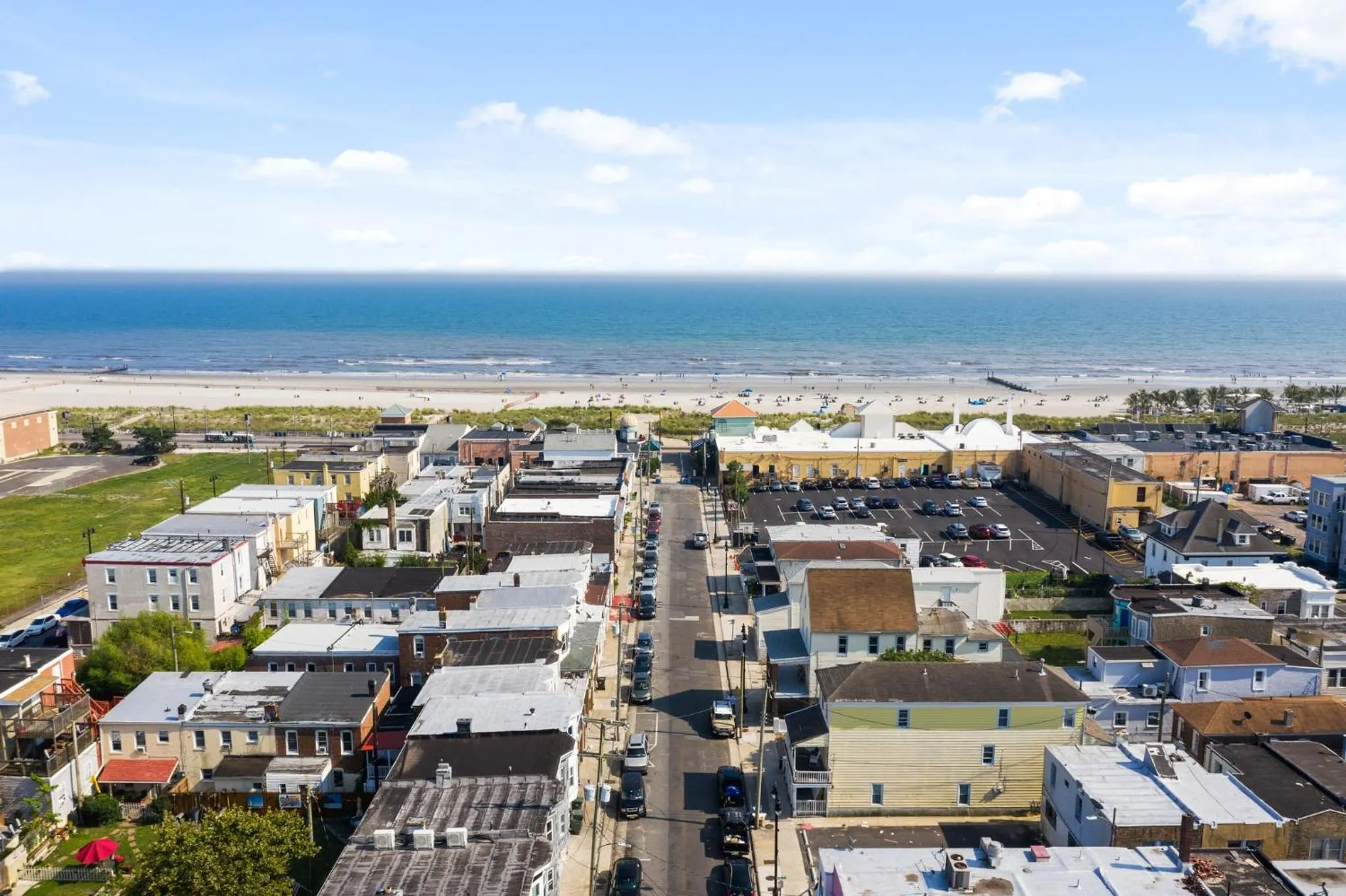 9BR Beach Block House with 13 Beds in Central Atlantic City