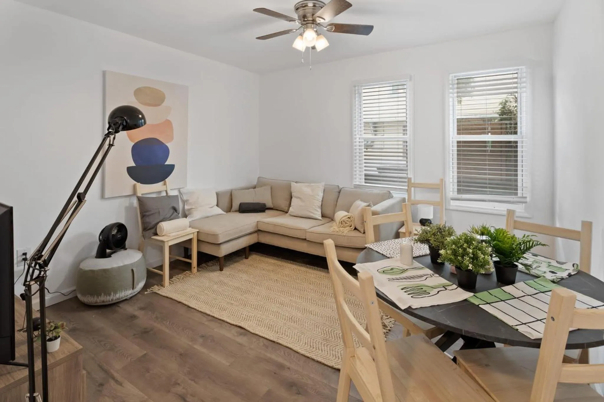 9BR Beach Block House with 13 Beds in Central Atlantic City