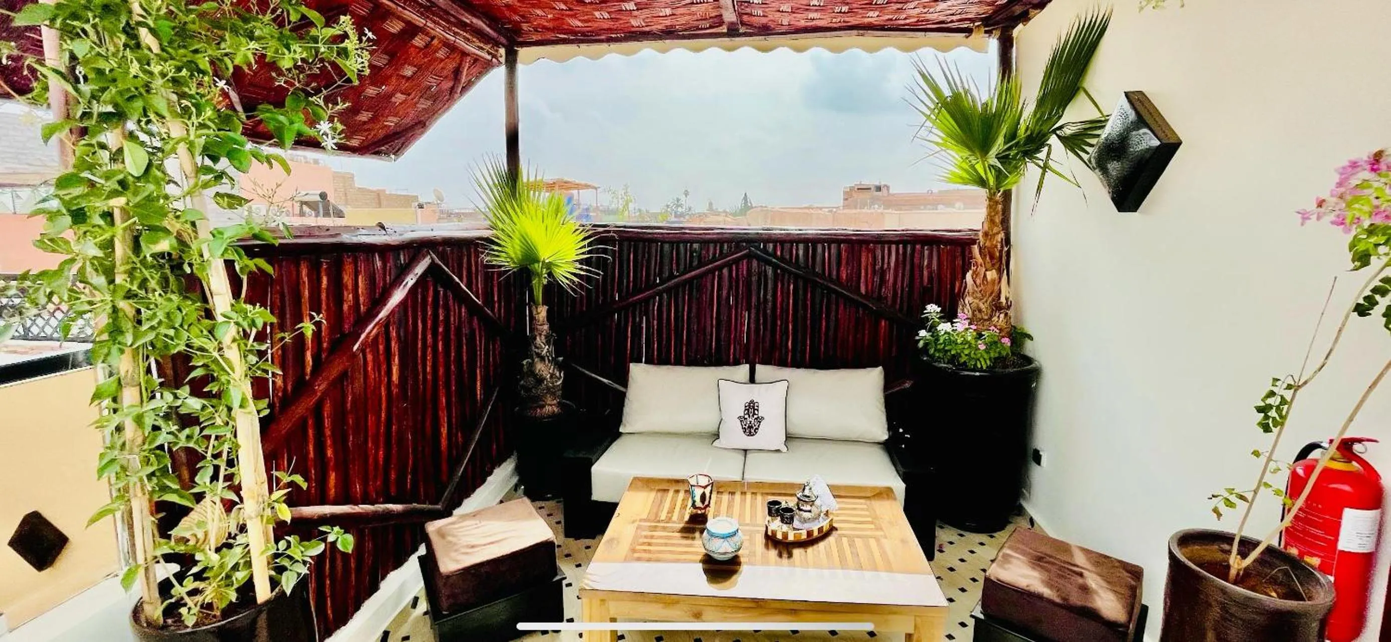 Restaurant/places to eat in Dar Najat