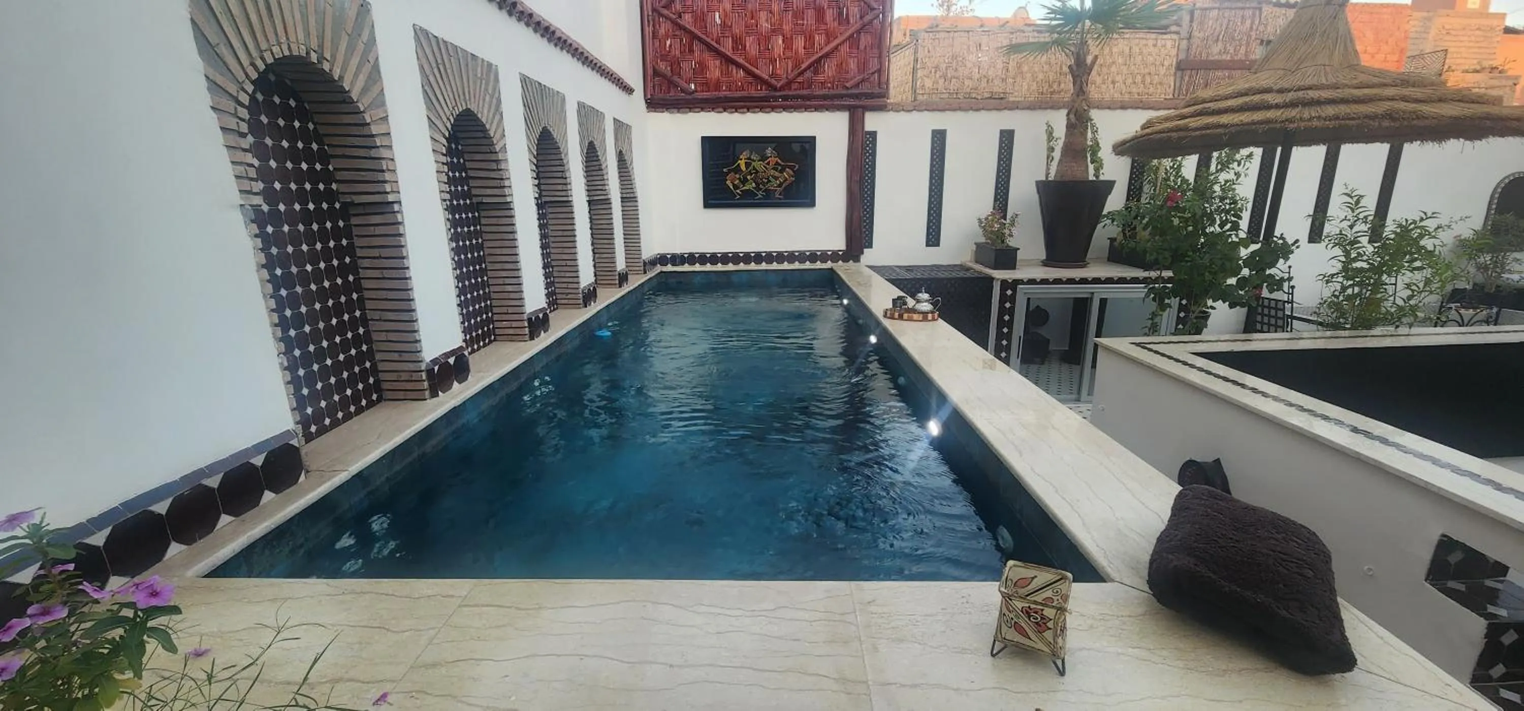 Restaurant/places to eat in Dar Najat