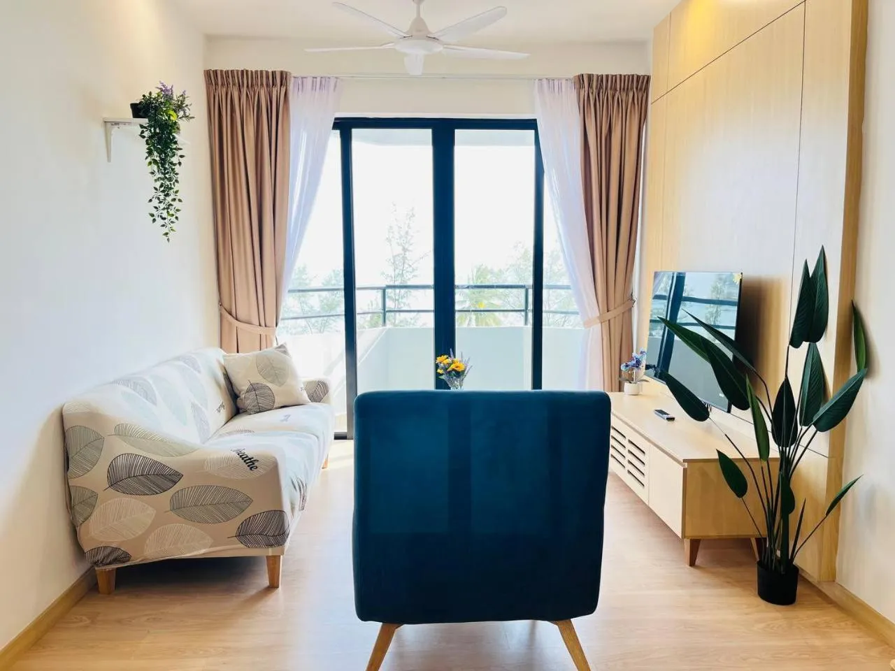 Living room in Mutiara Melaka Beach Paradise by Glex