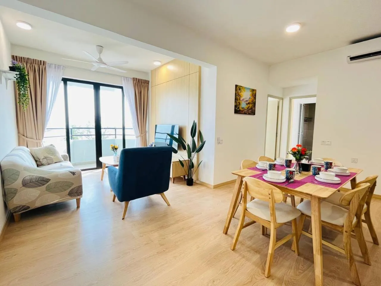 Living room in Mutiara Melaka Beach Paradise by Glex