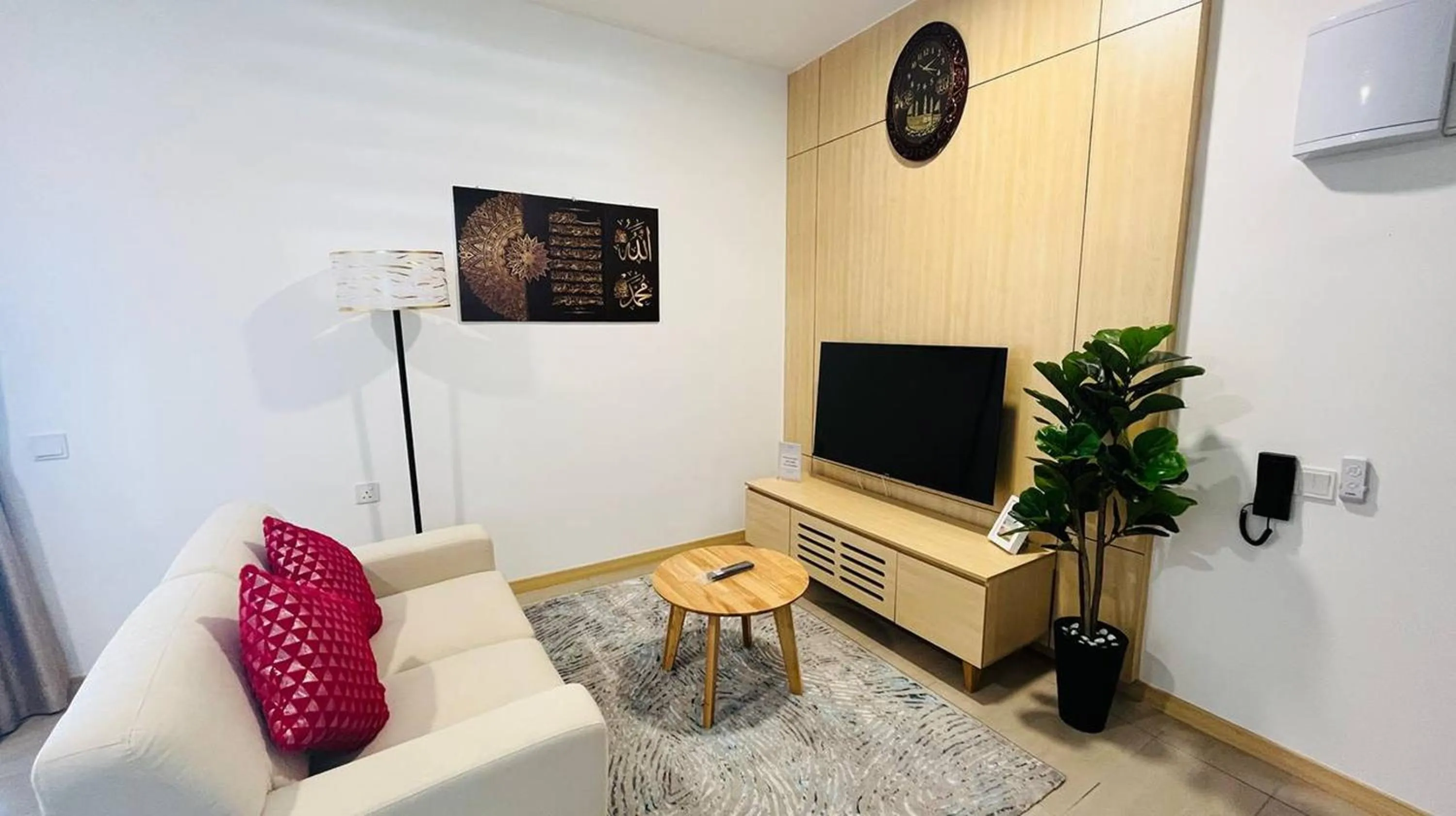 Living room in Mutiara Melaka Beach Paradise by Glex