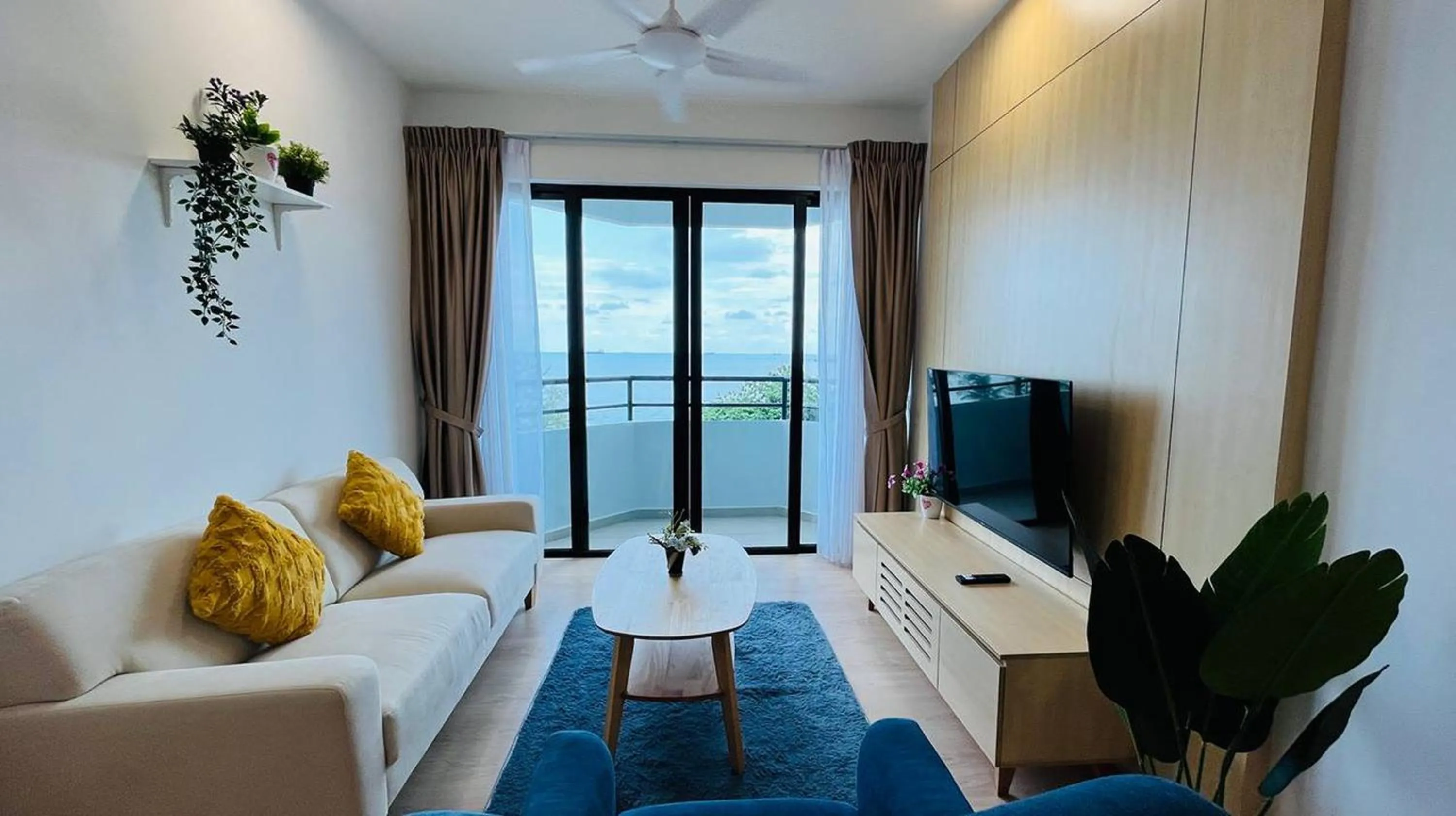 Living room in Mutiara Melaka Beach Paradise by Glex