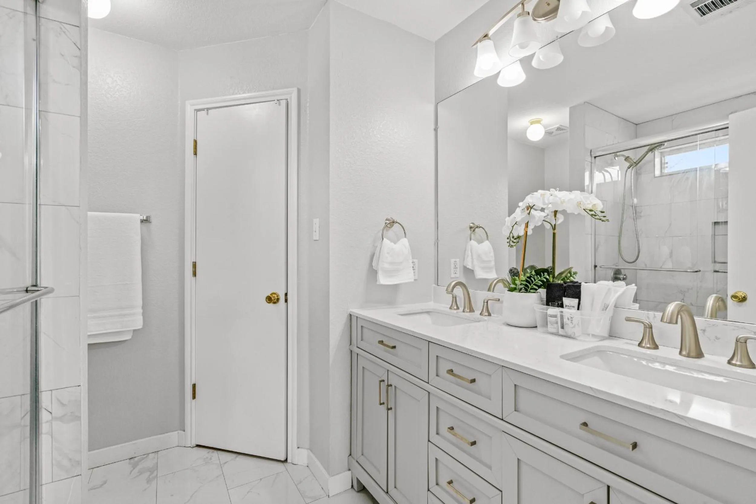 Shower in Modern, family friendly home w garage, huge yard!