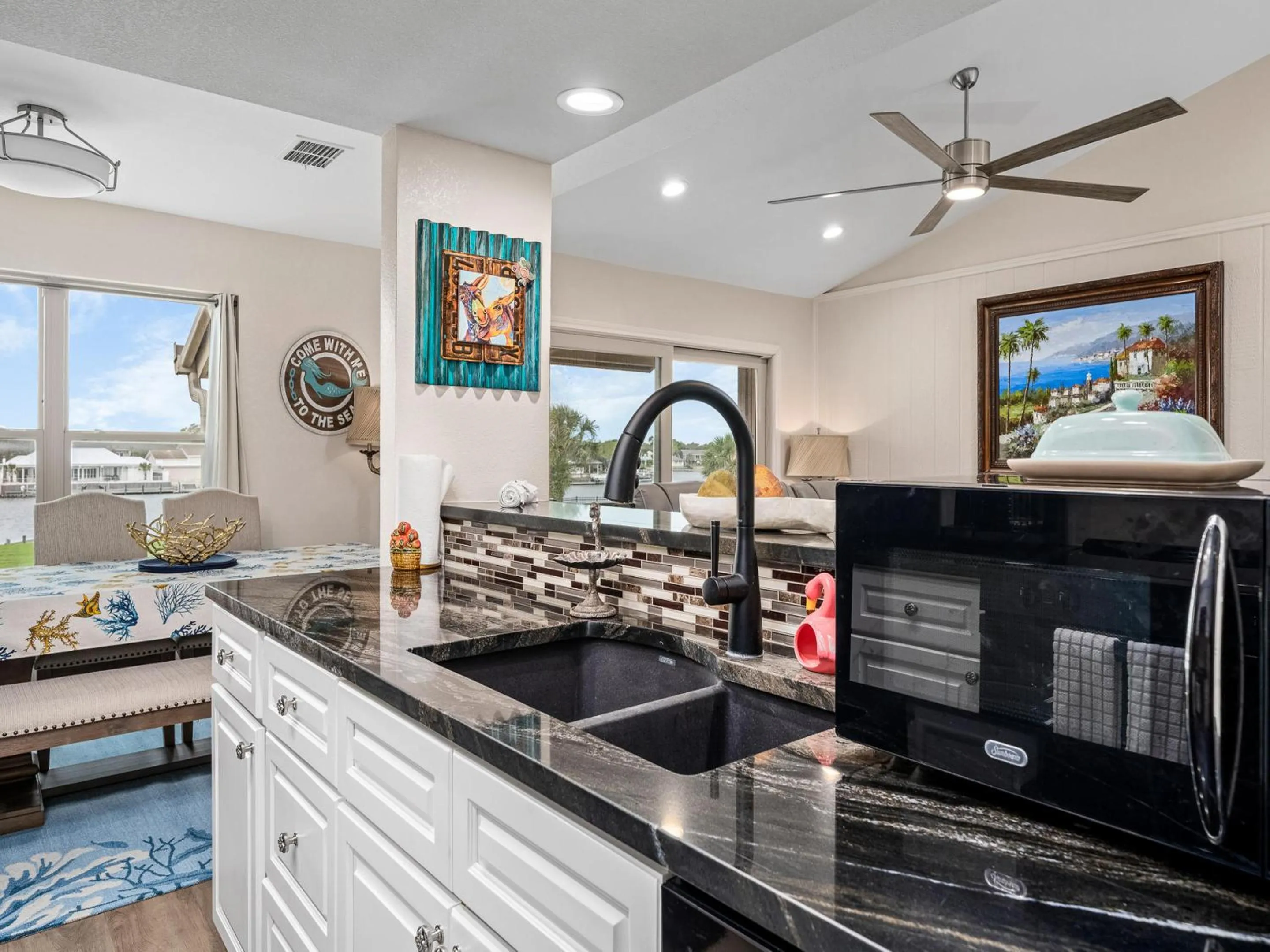 Property building in Gaetanos Getaway