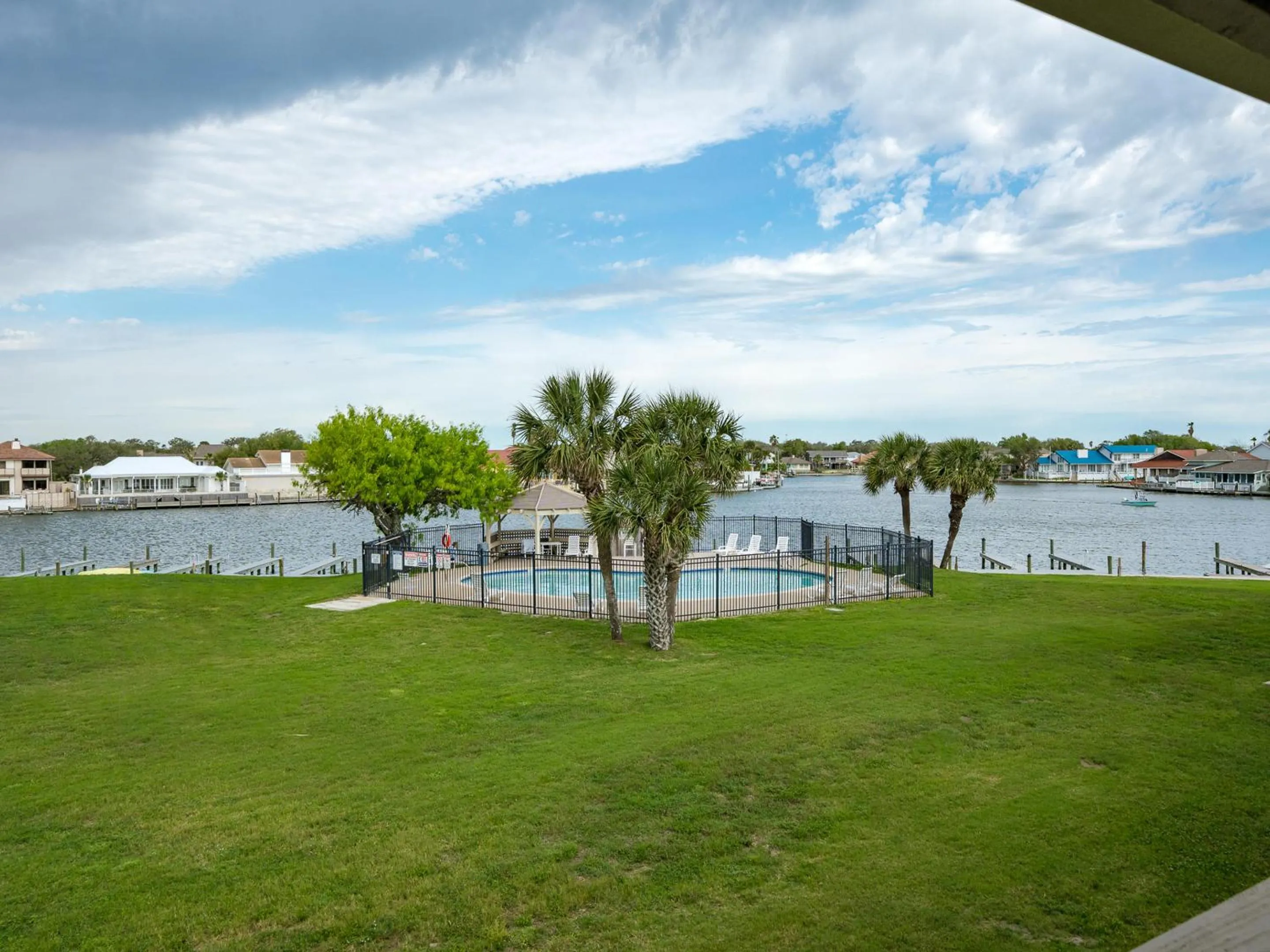 Property building in Gaetanos Getaway