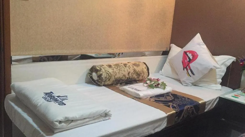 Bed in Toronto Motel HongKong