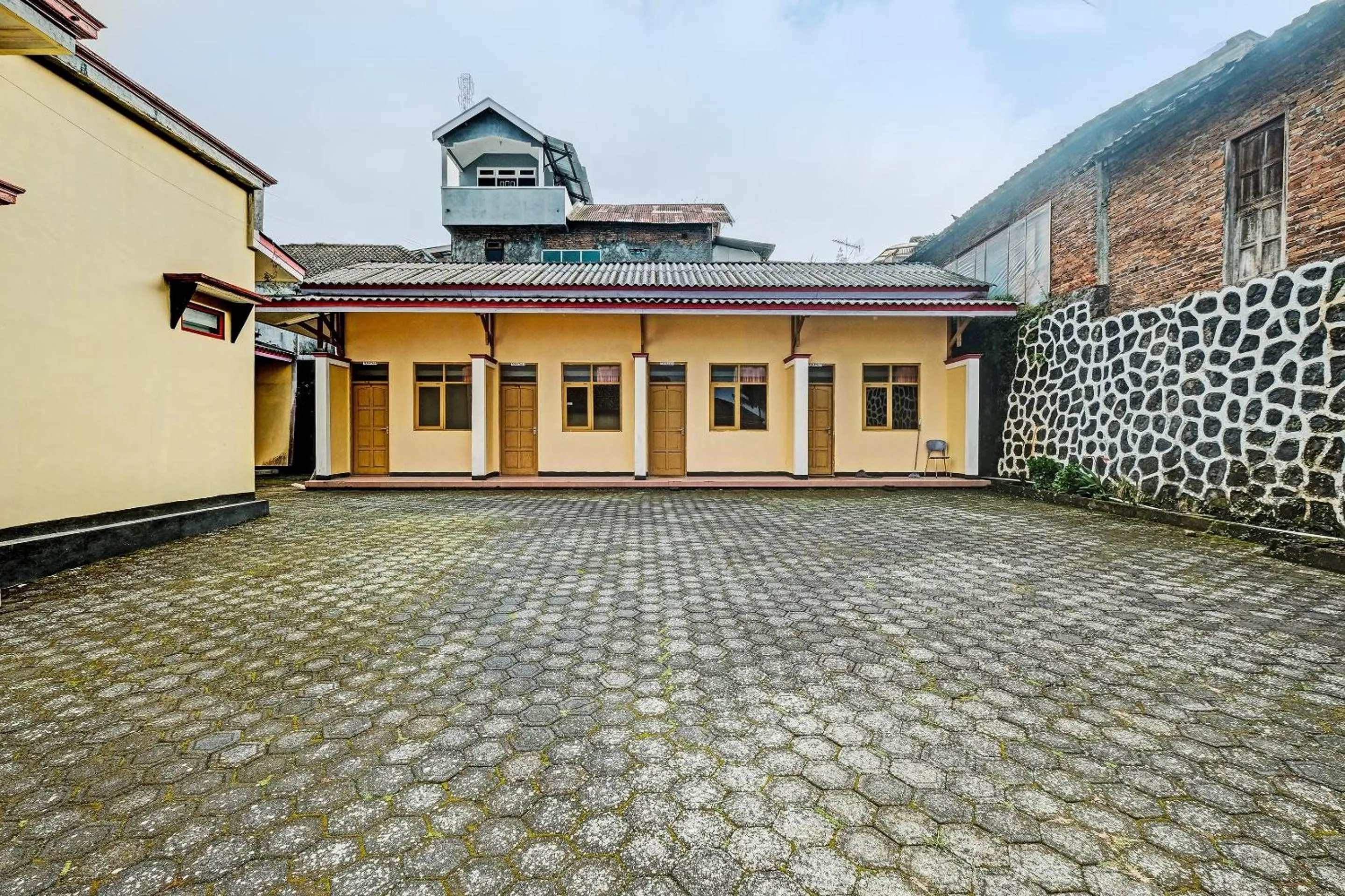 Facade/entrance in OYO 92406 Hotel Renata 1