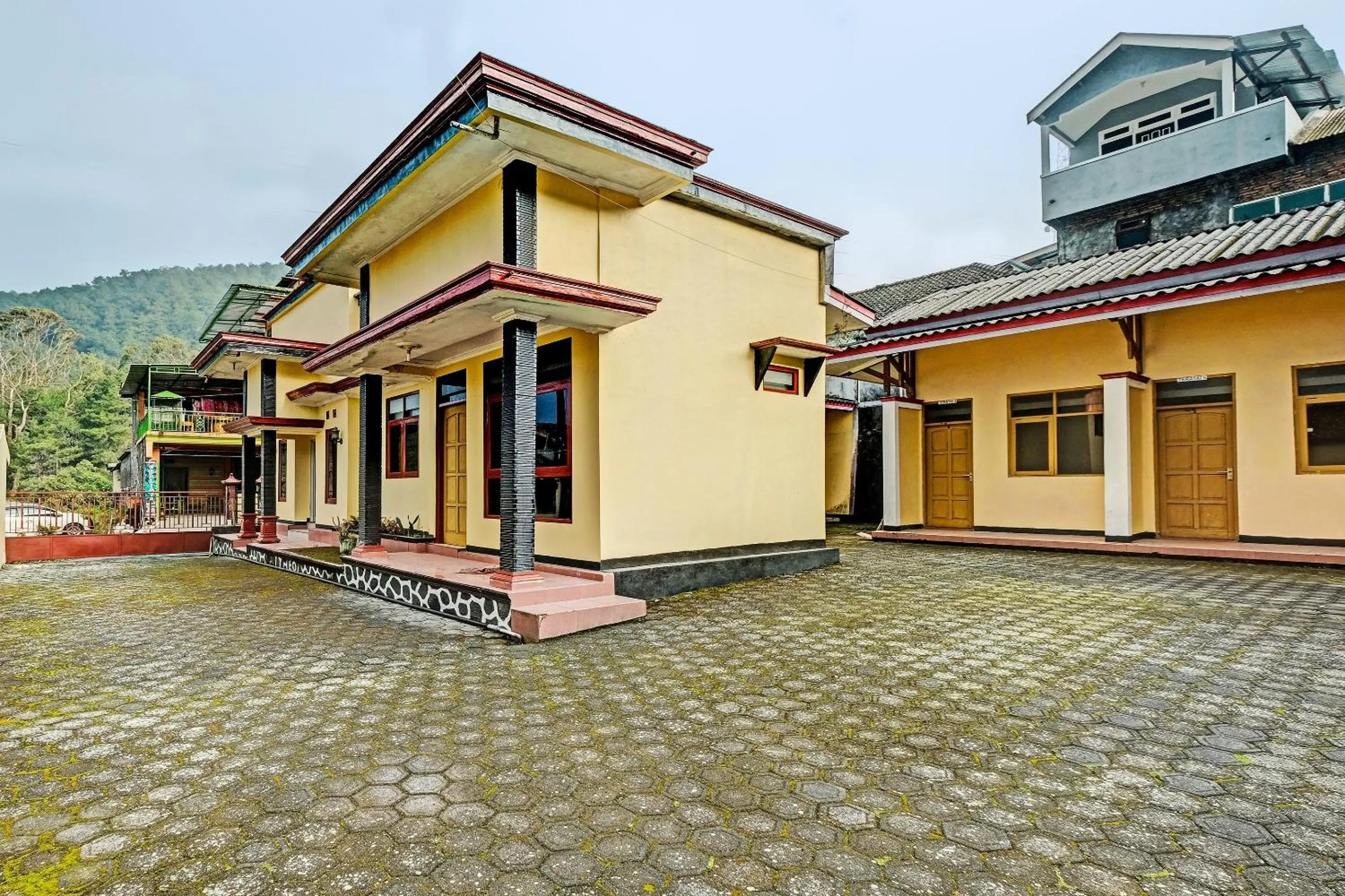 Facade/entrance in OYO 92406 Hotel Renata 1