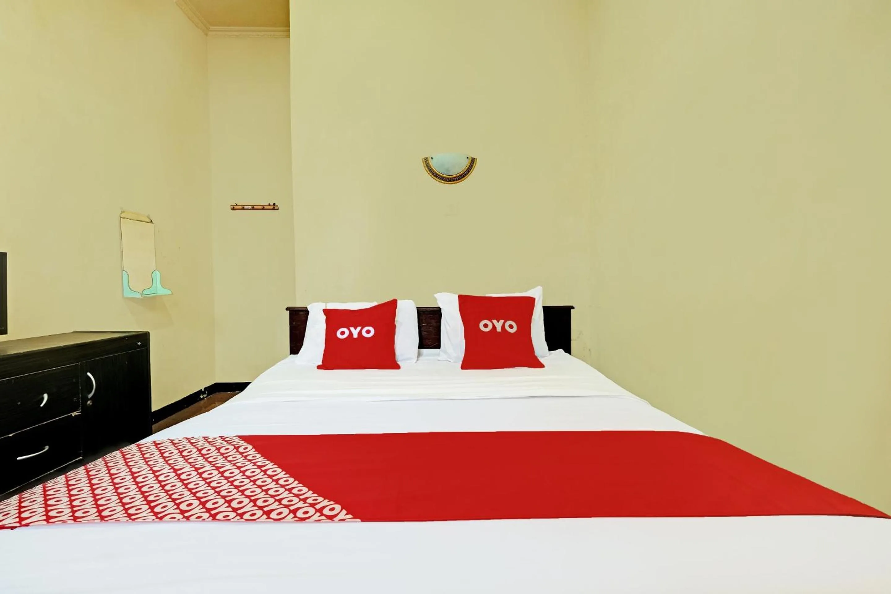 Bedroom in OYO 92406 Hotel Renata 1