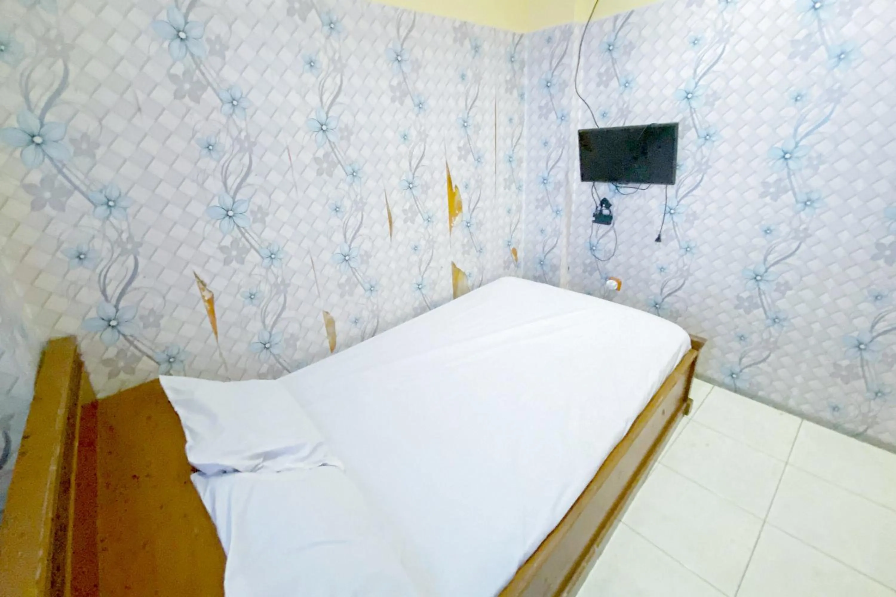 Bed in Tangki Premier Residence RedPartner