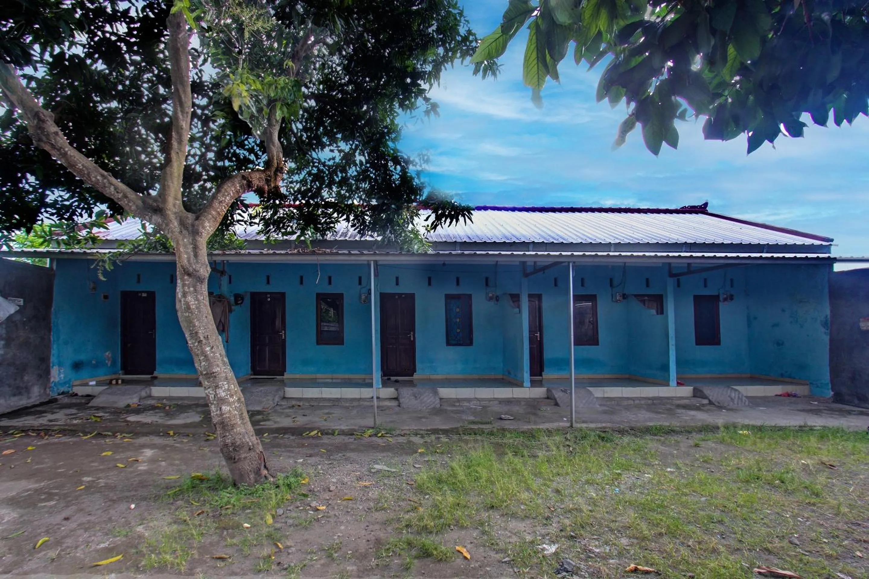 Facade/entrance in Hotel O Kos Agi Mataram Near Masjid Hissoh Al-Faham