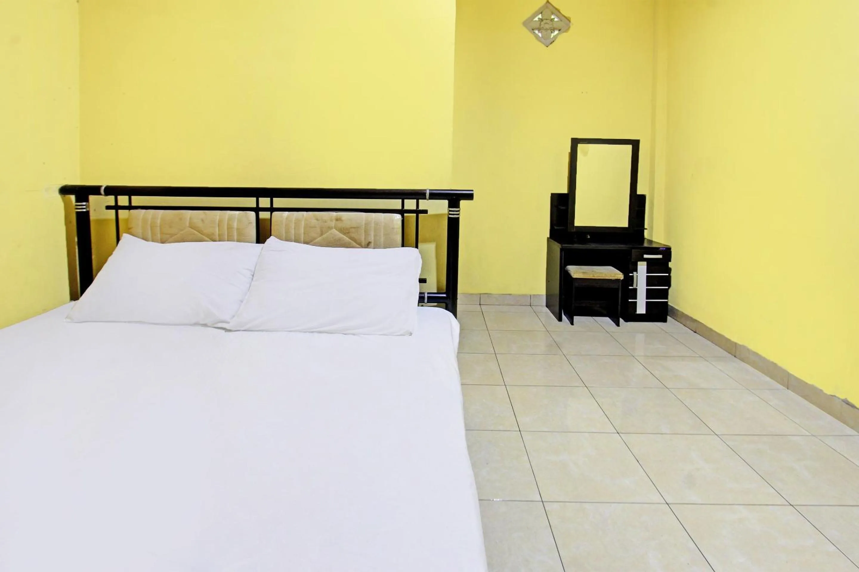 Bedroom, Bed in Hotel O Kos Agi Mataram Near Masjid Hissoh Al-Faham