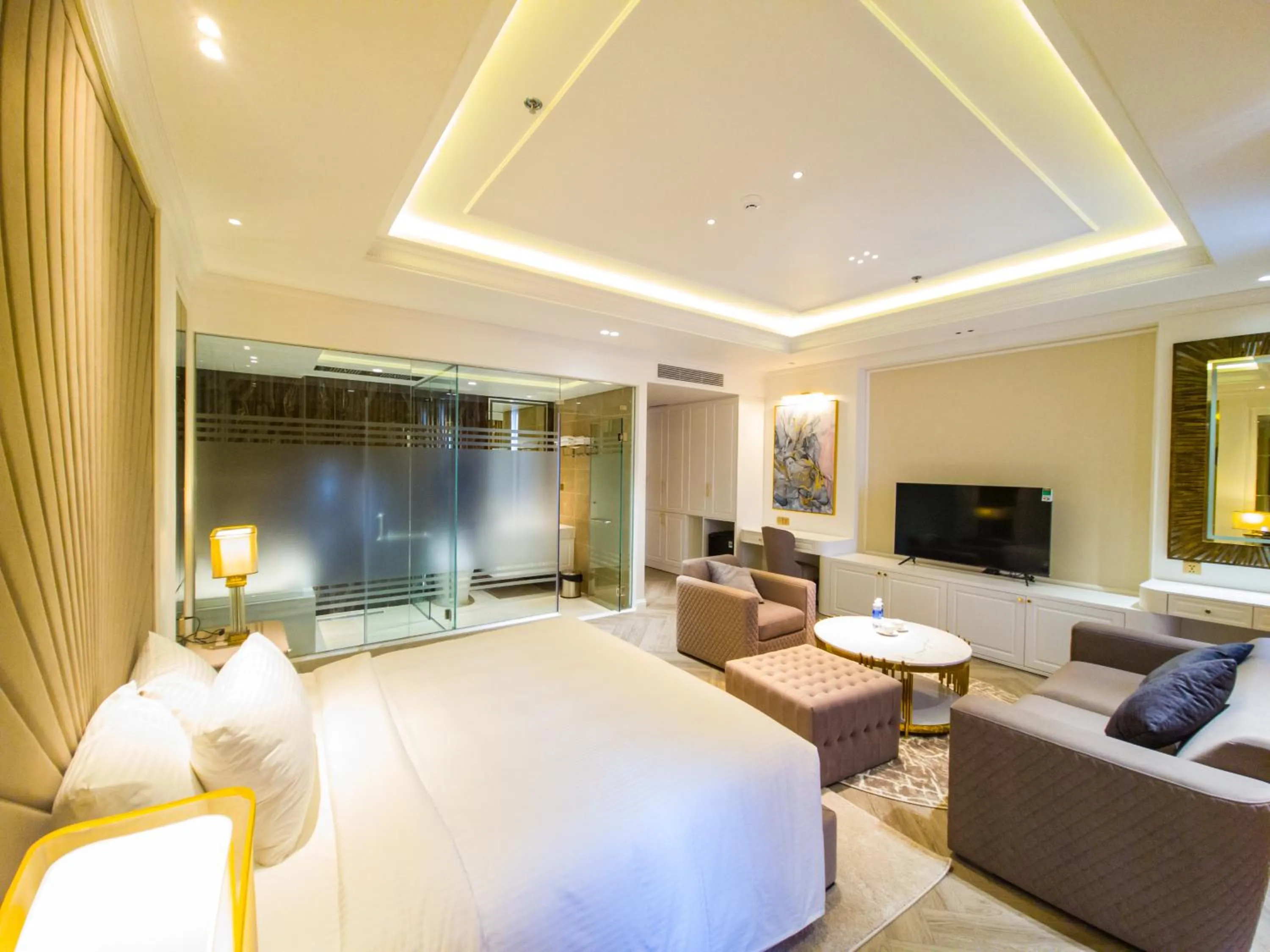 Communal lounge/ TV room in Phúc Thắng Hotel