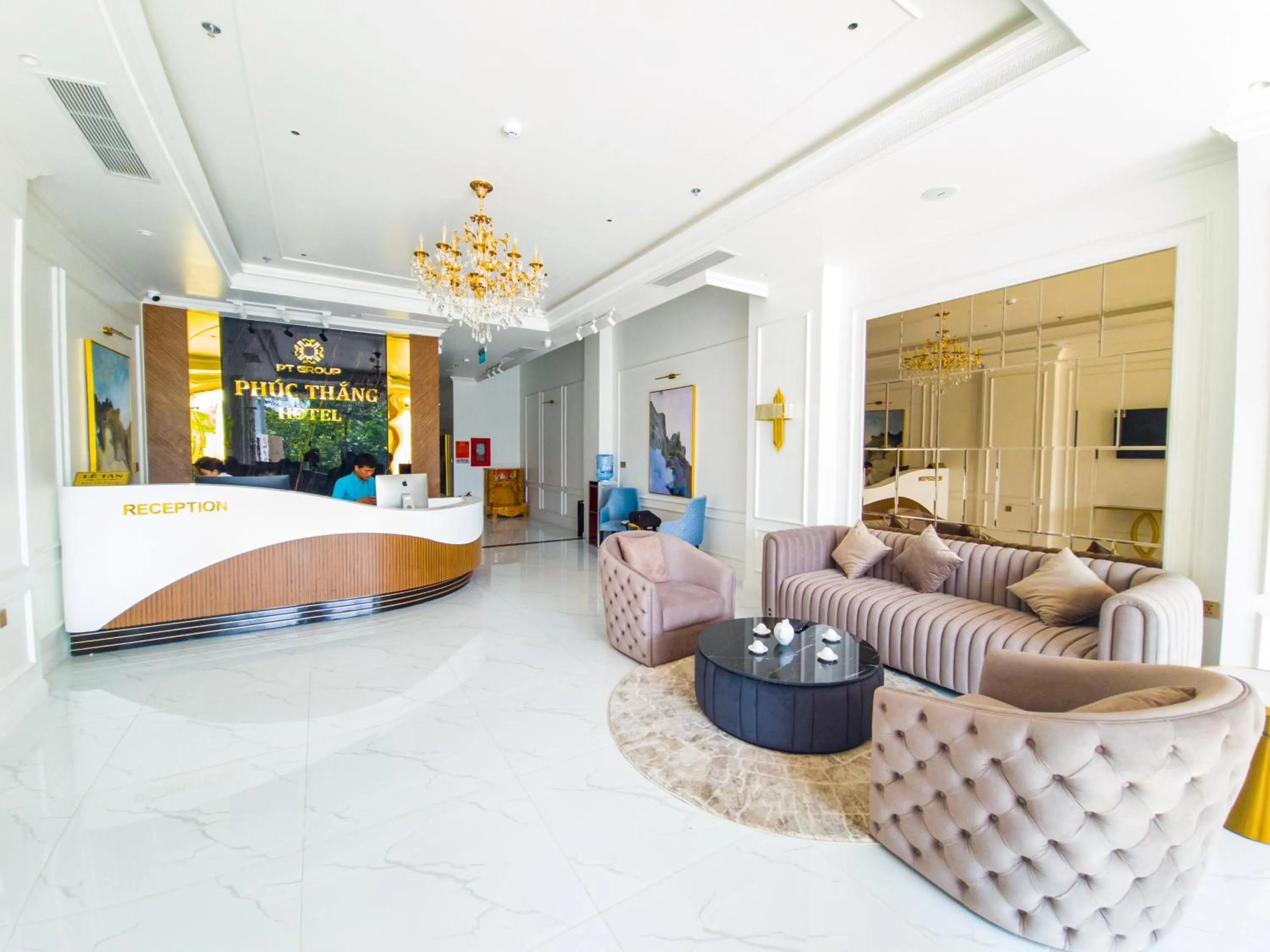 Seating area in Phúc Thắng Hotel