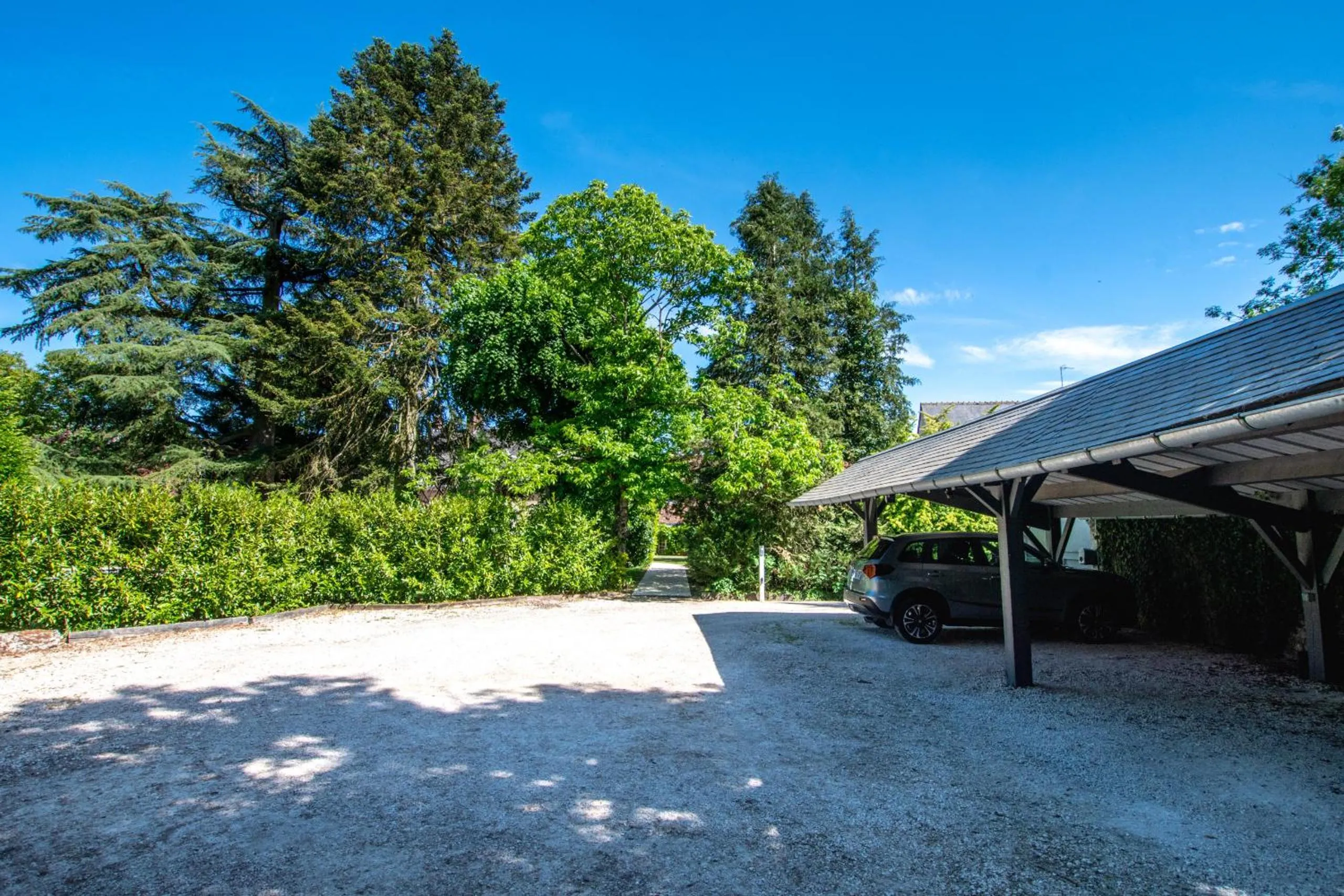 Parking in Clos Saint Sulpice