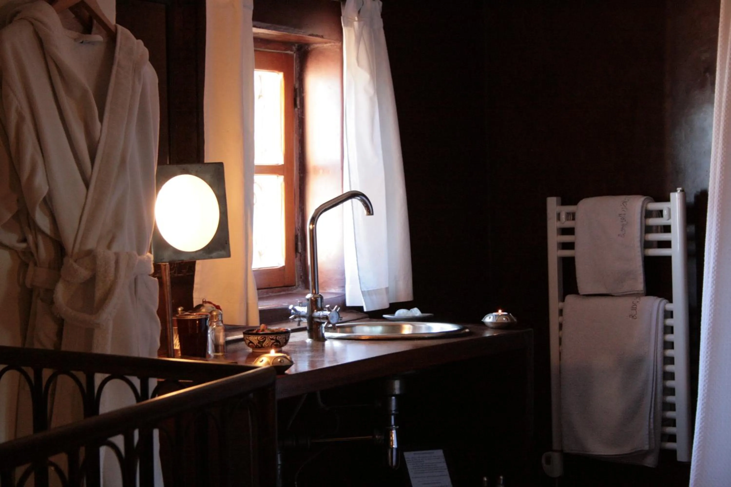 Kitchen or kitchenette in Riad Laaroussa