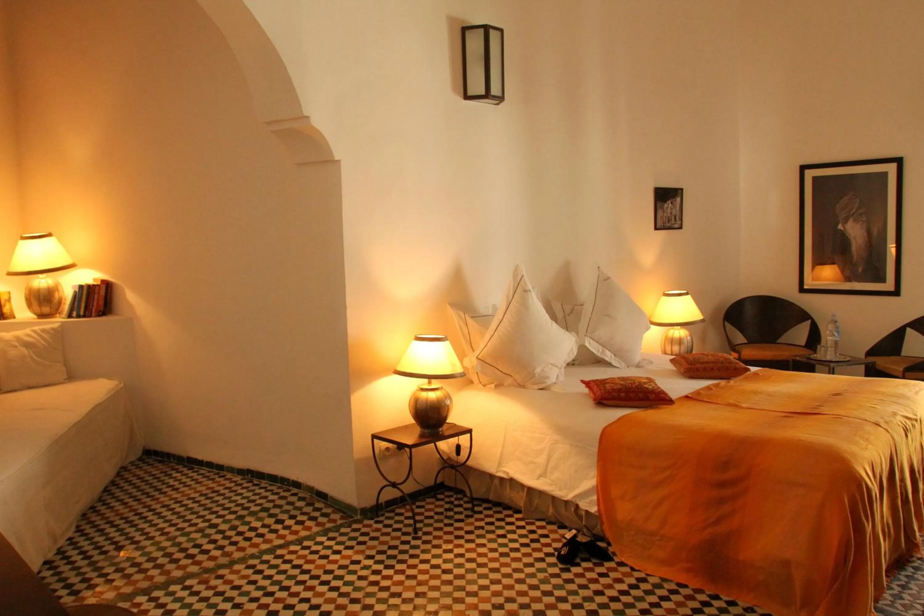 Photo of the whole room, Bed in Riad Laaroussa