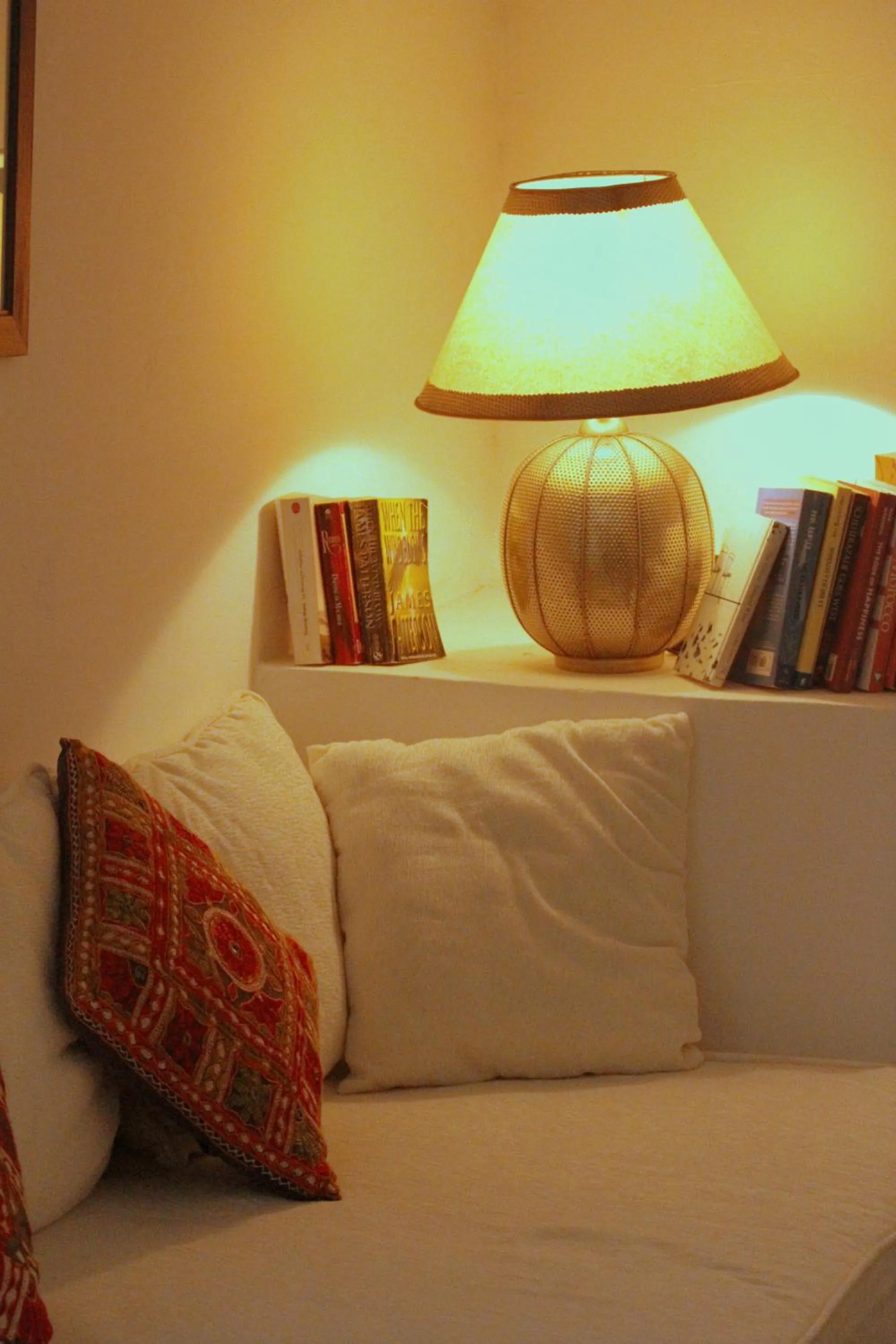 Seating area, Bed in Riad Laaroussa