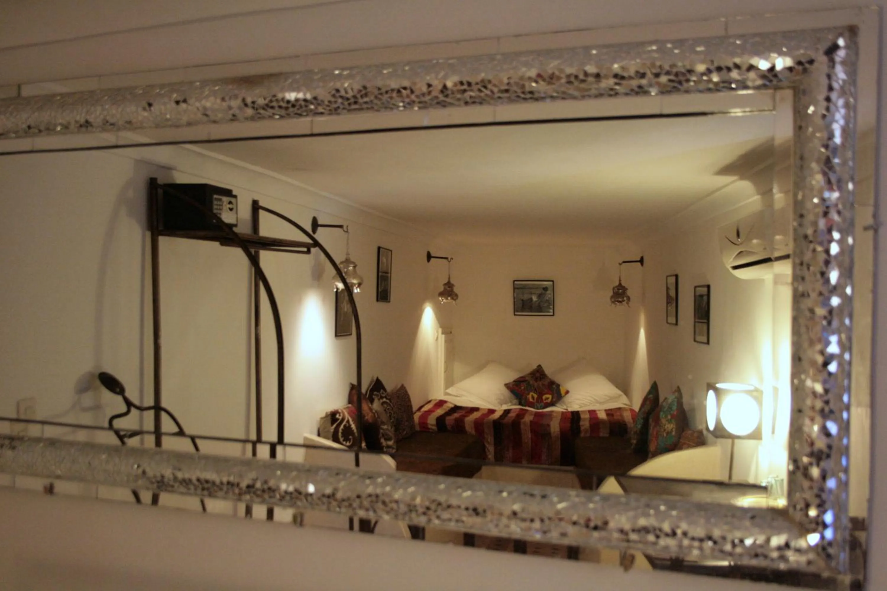 Decorative detail, Bed in Riad Laaroussa