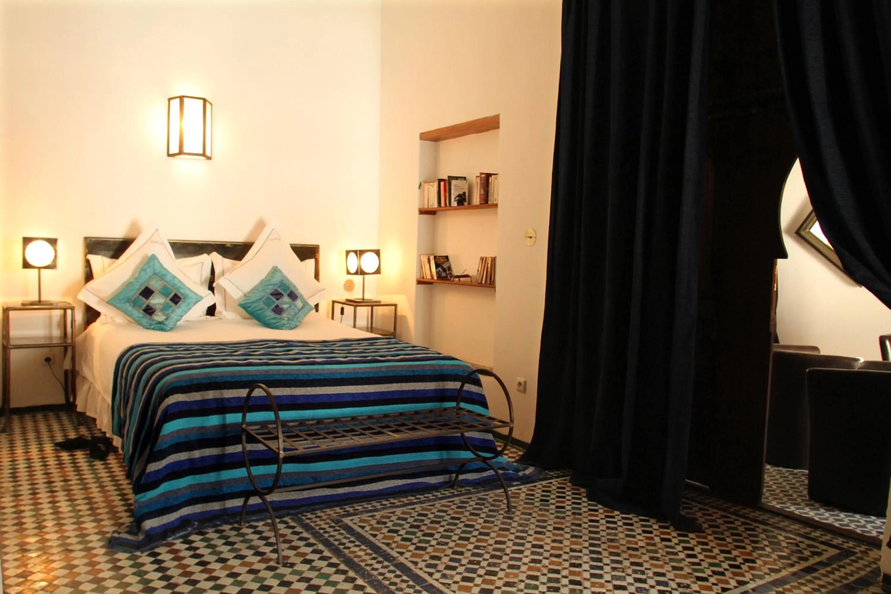 Photo of the whole room, Bed in Riad Laaroussa