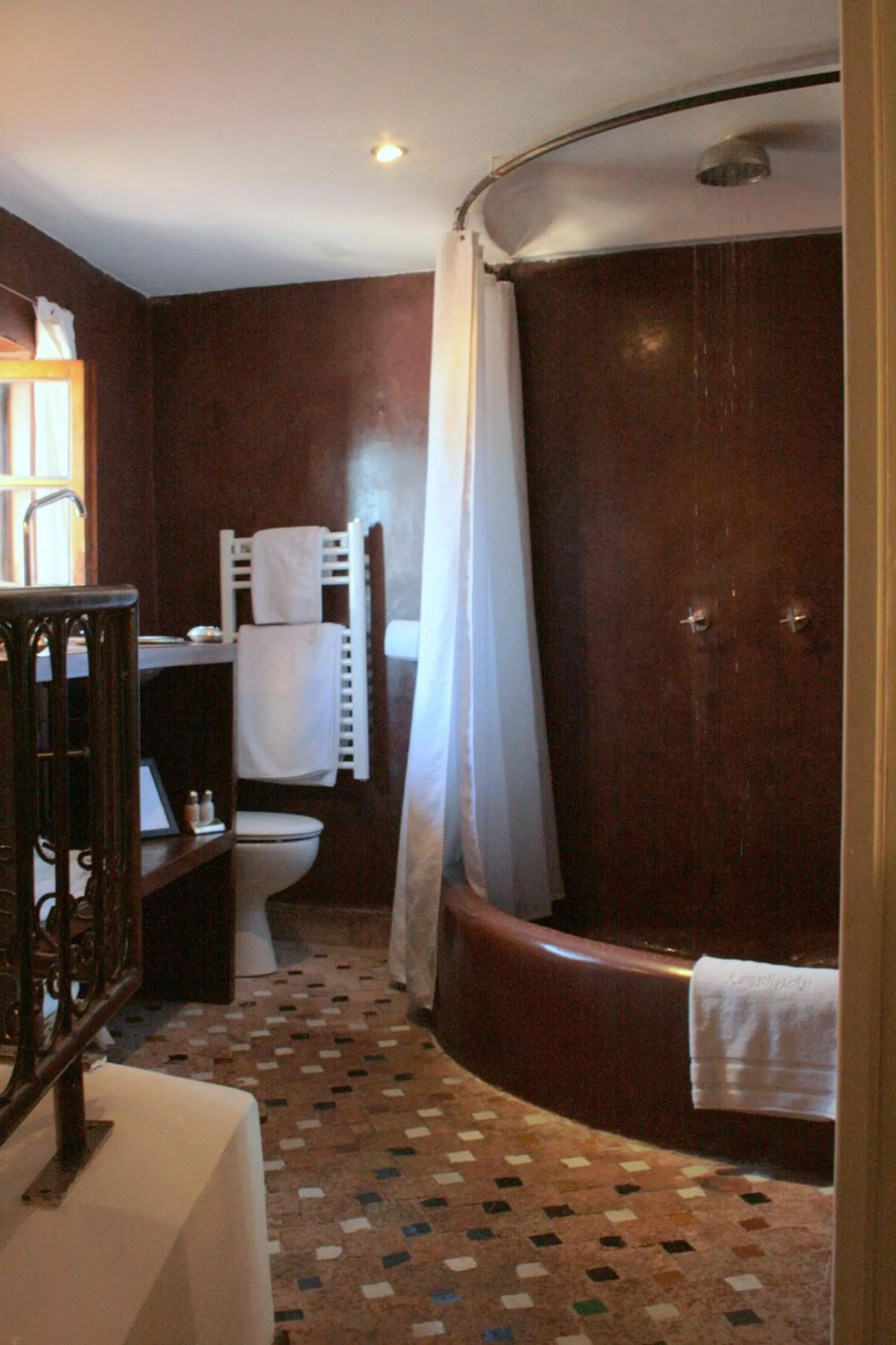 Bathroom, Bed in Riad Laaroussa