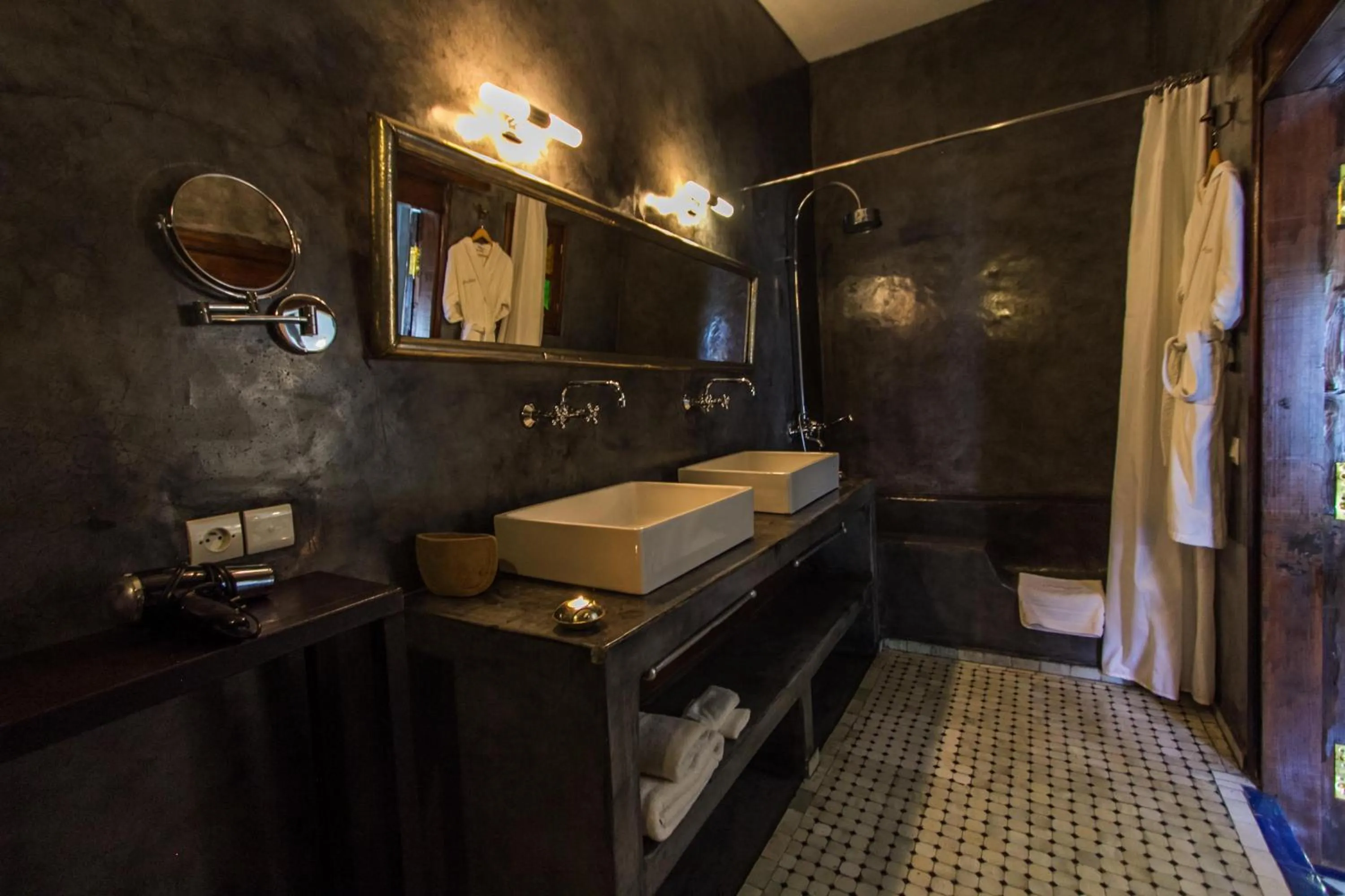 Bathroom in Riad Laaroussa
