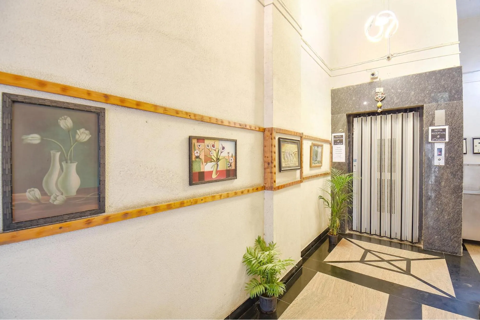 Lobby or reception in FabHotel Shreeyash Residency - Nr Spine City Mall