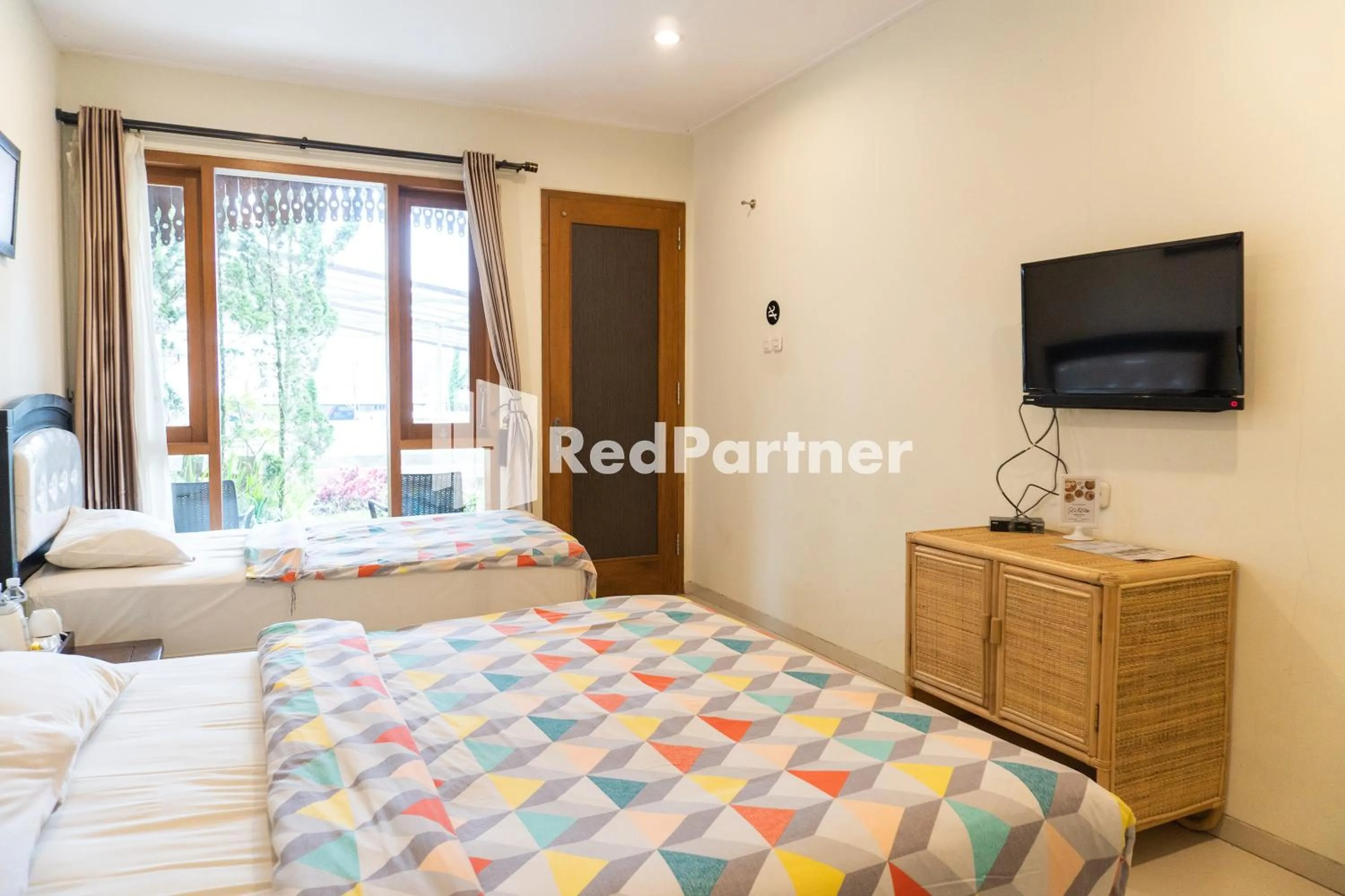 Bedroom, Bed in Javenir Hotel Tawangmangu Mitra RedDoorz