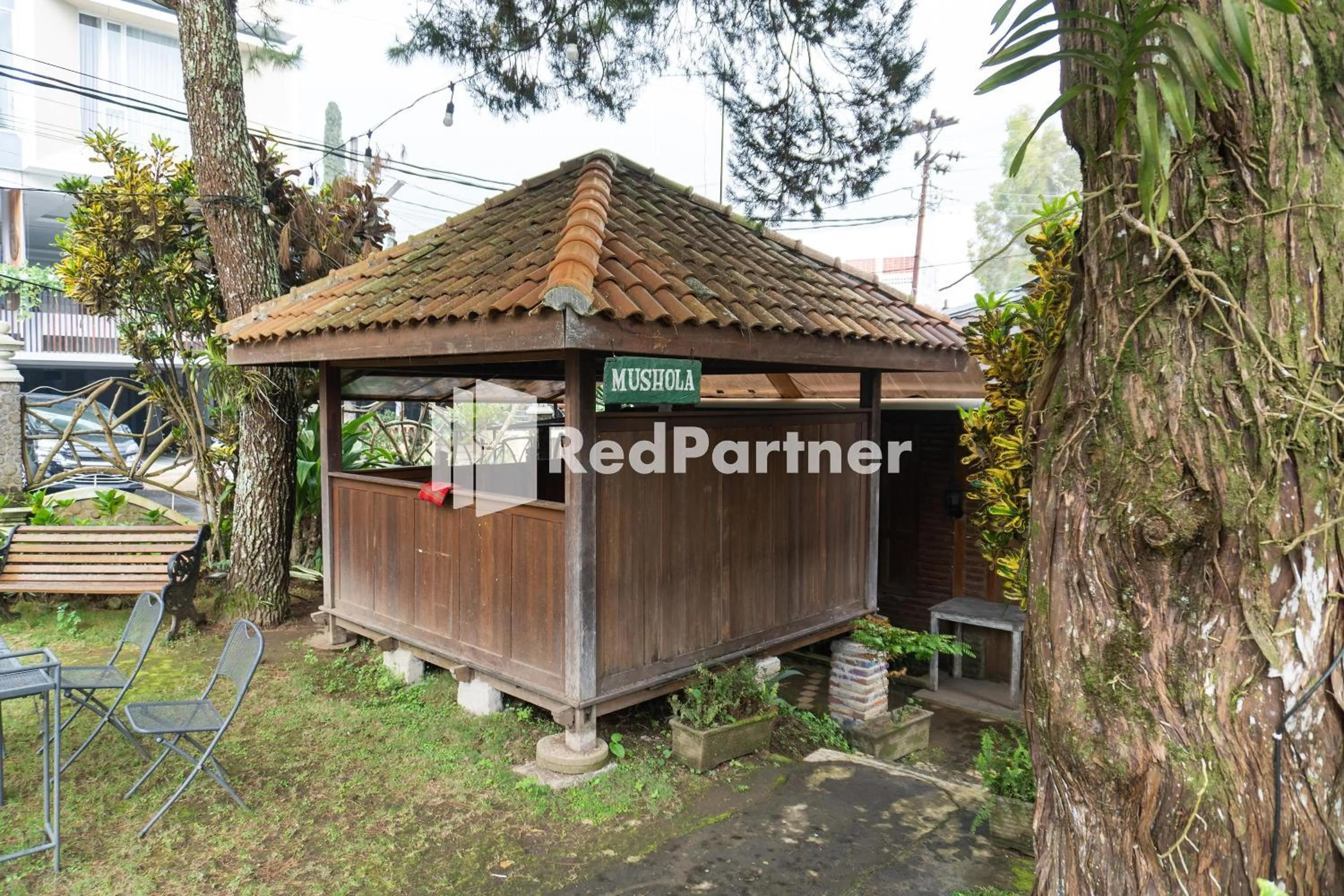 Place of worship in Javenir Hotel Tawangmangu Mitra RedDoorz
