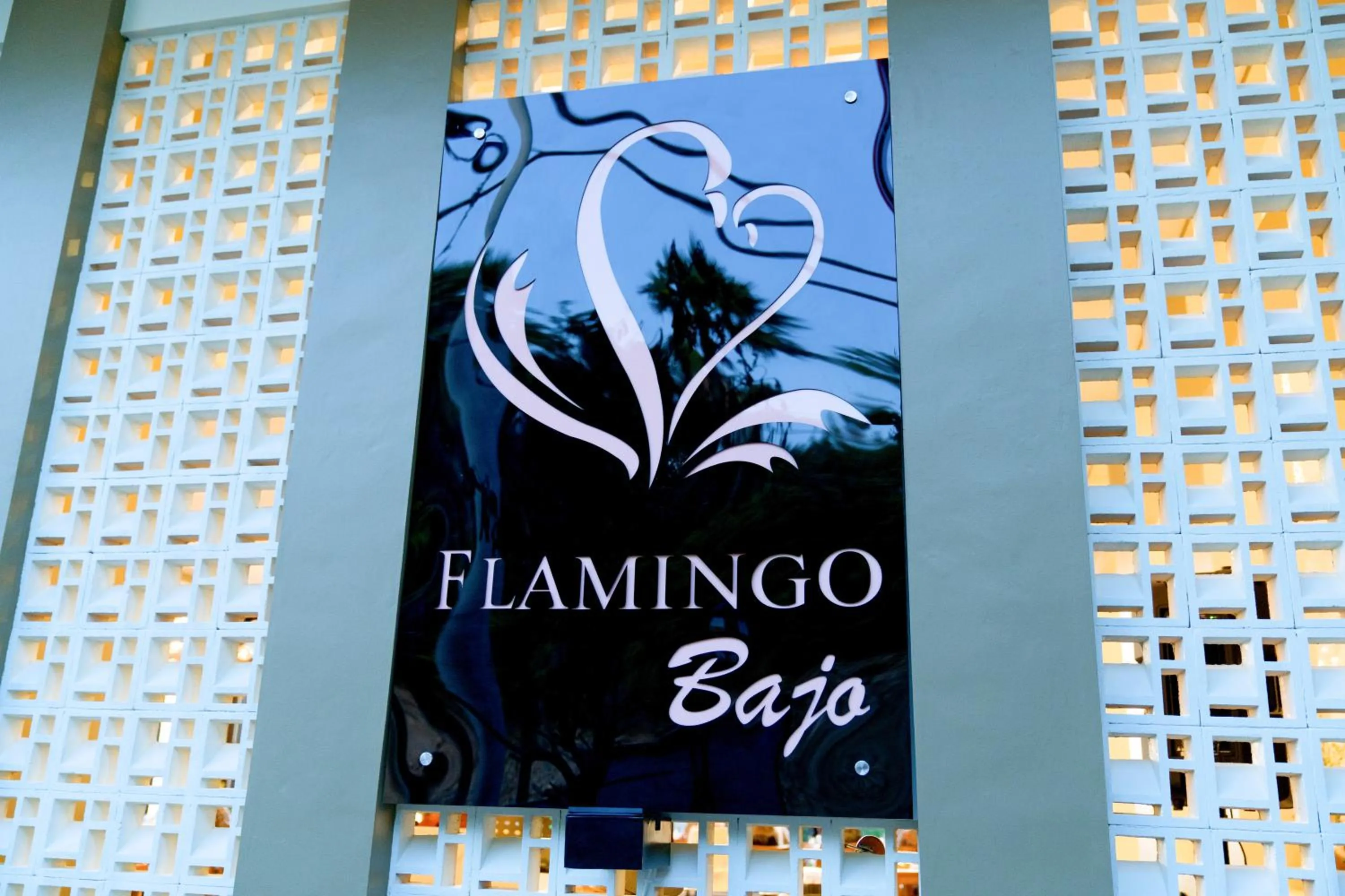 Logo/Certificate/Sign in Flamingo Bajo Waecicu