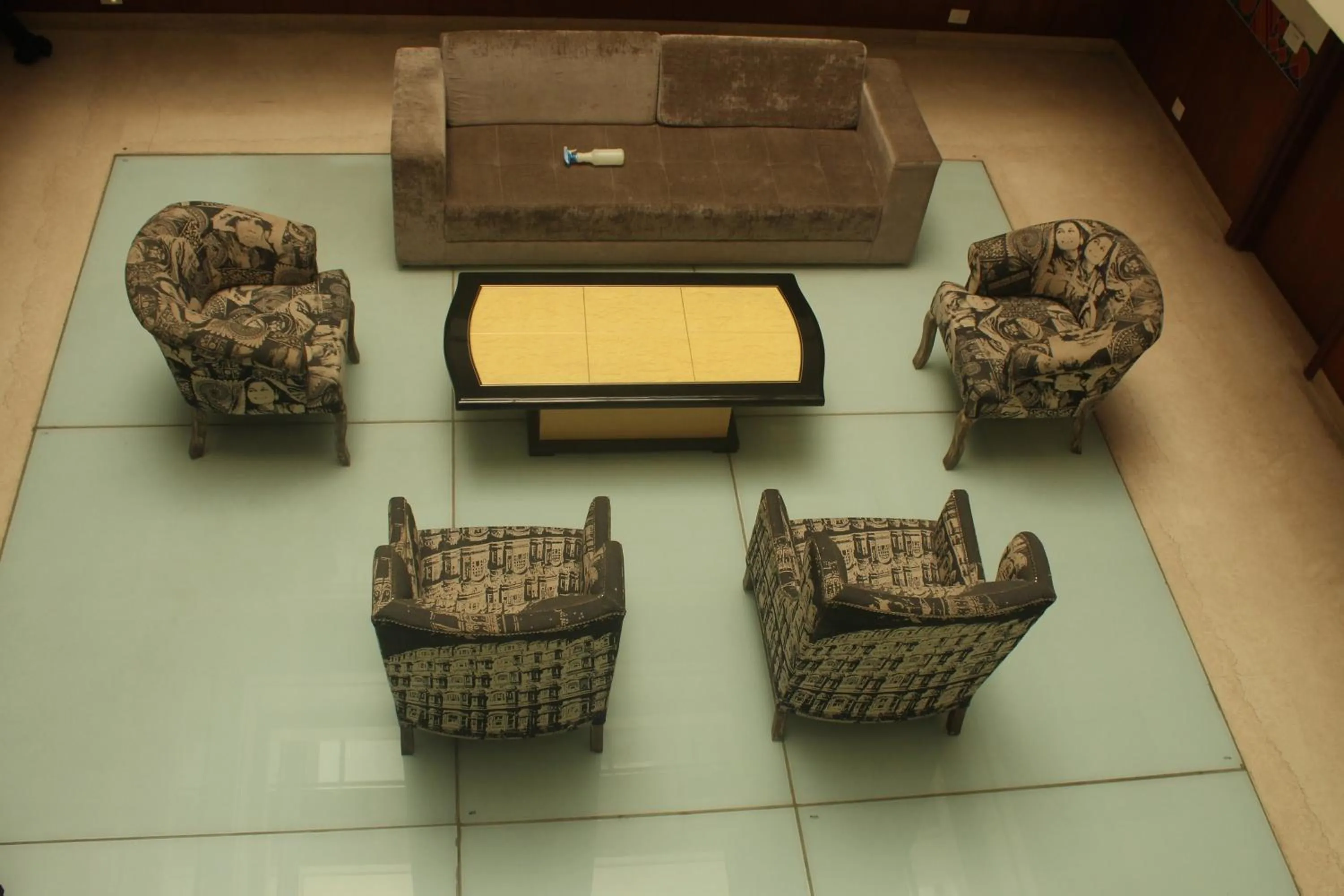 Seating area in THE J K Hotel C R Park