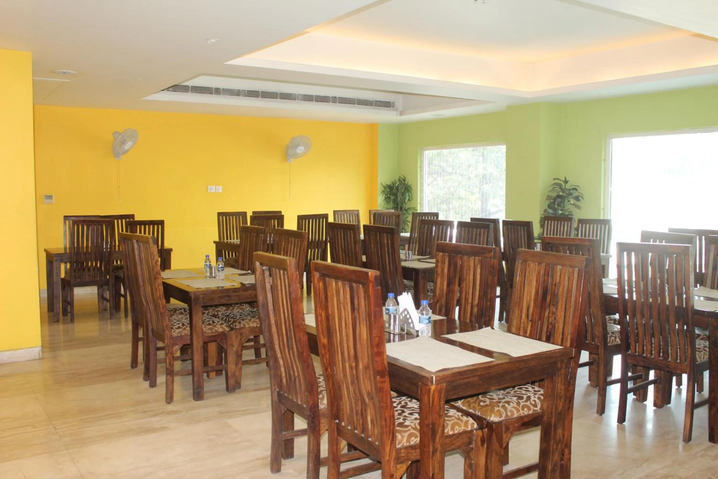 Restaurant/places to eat in THE J K Hotel C R Park