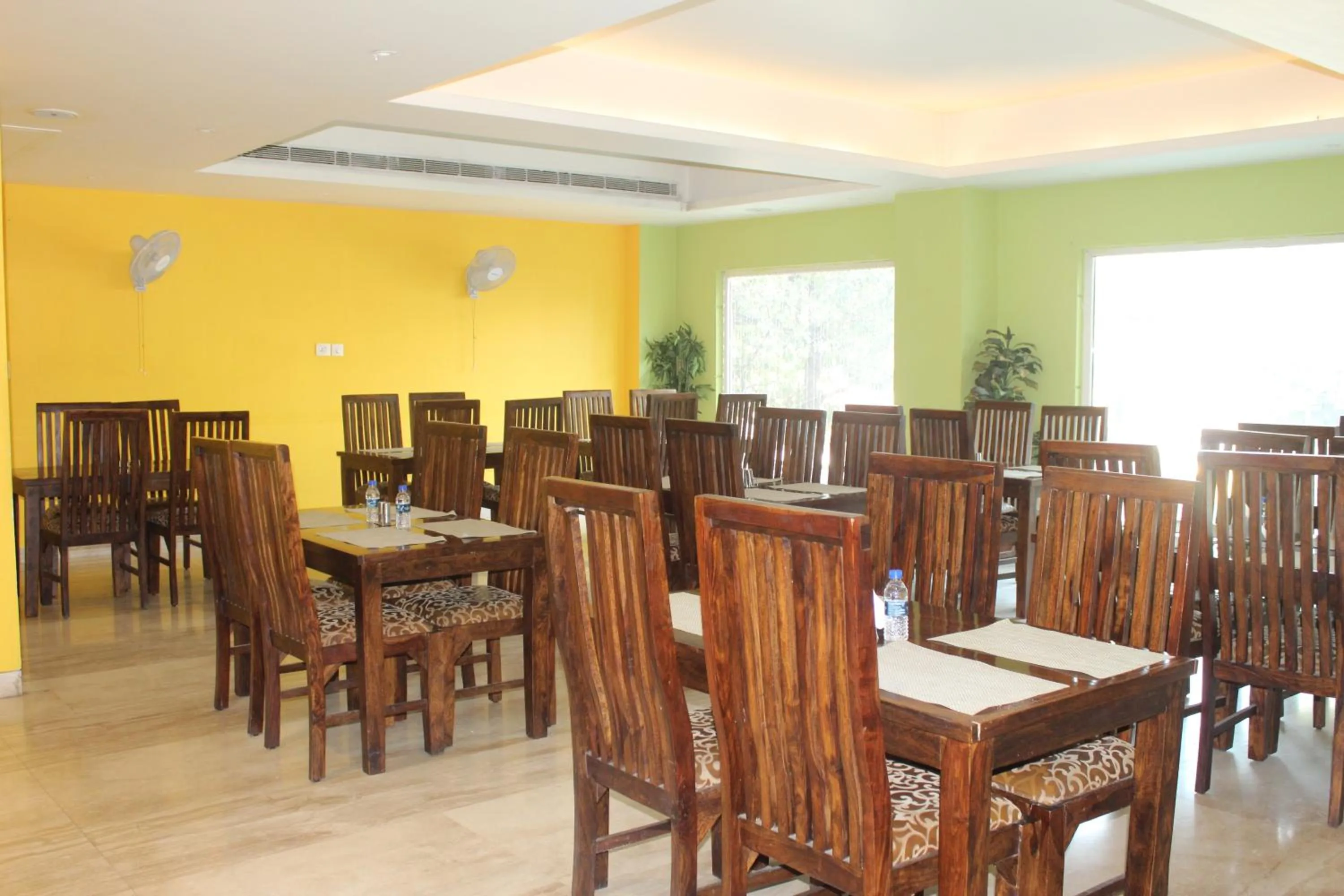 Restaurant/places to eat in THE J K Hotel C R Park