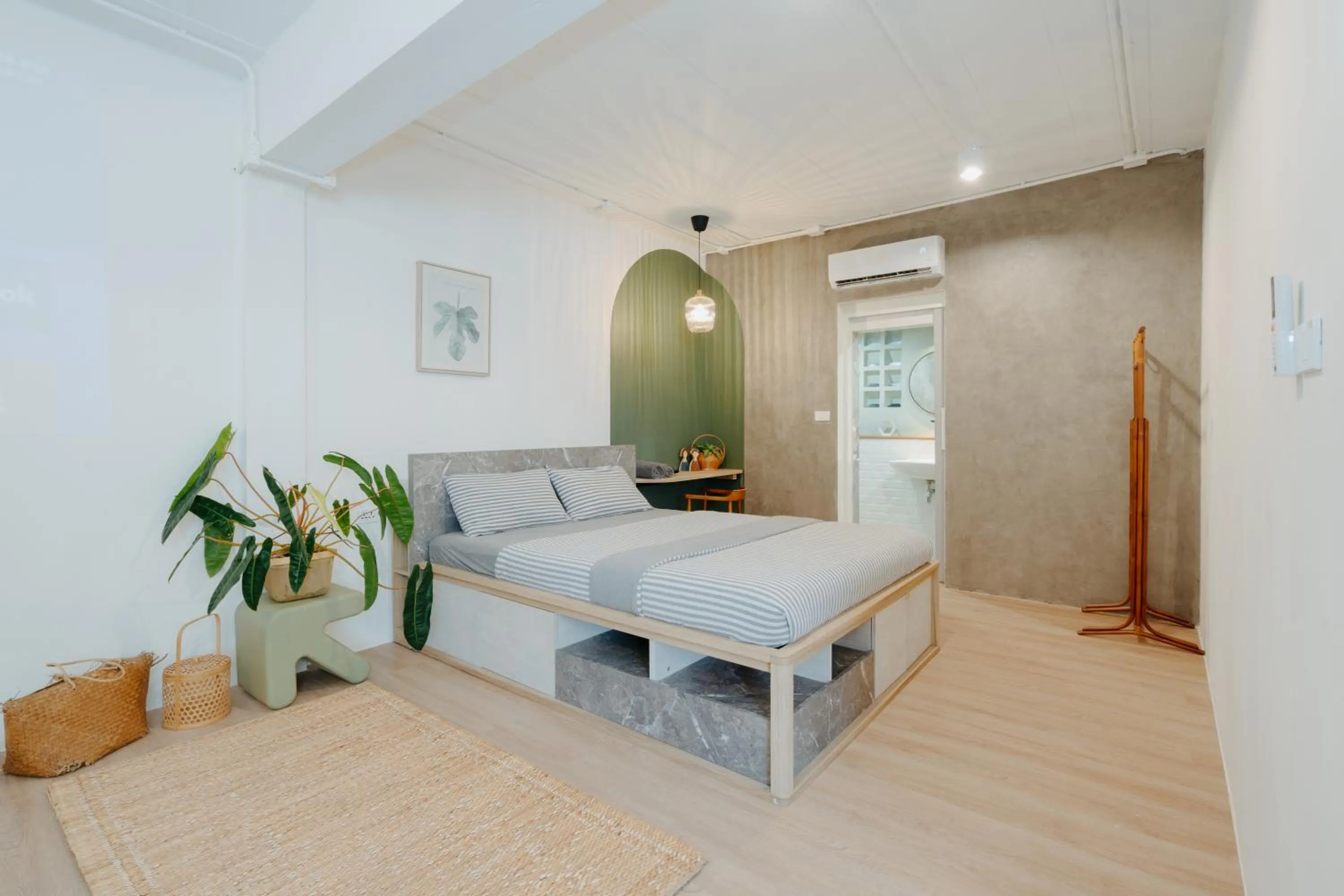 Bed in Dokdin's Family