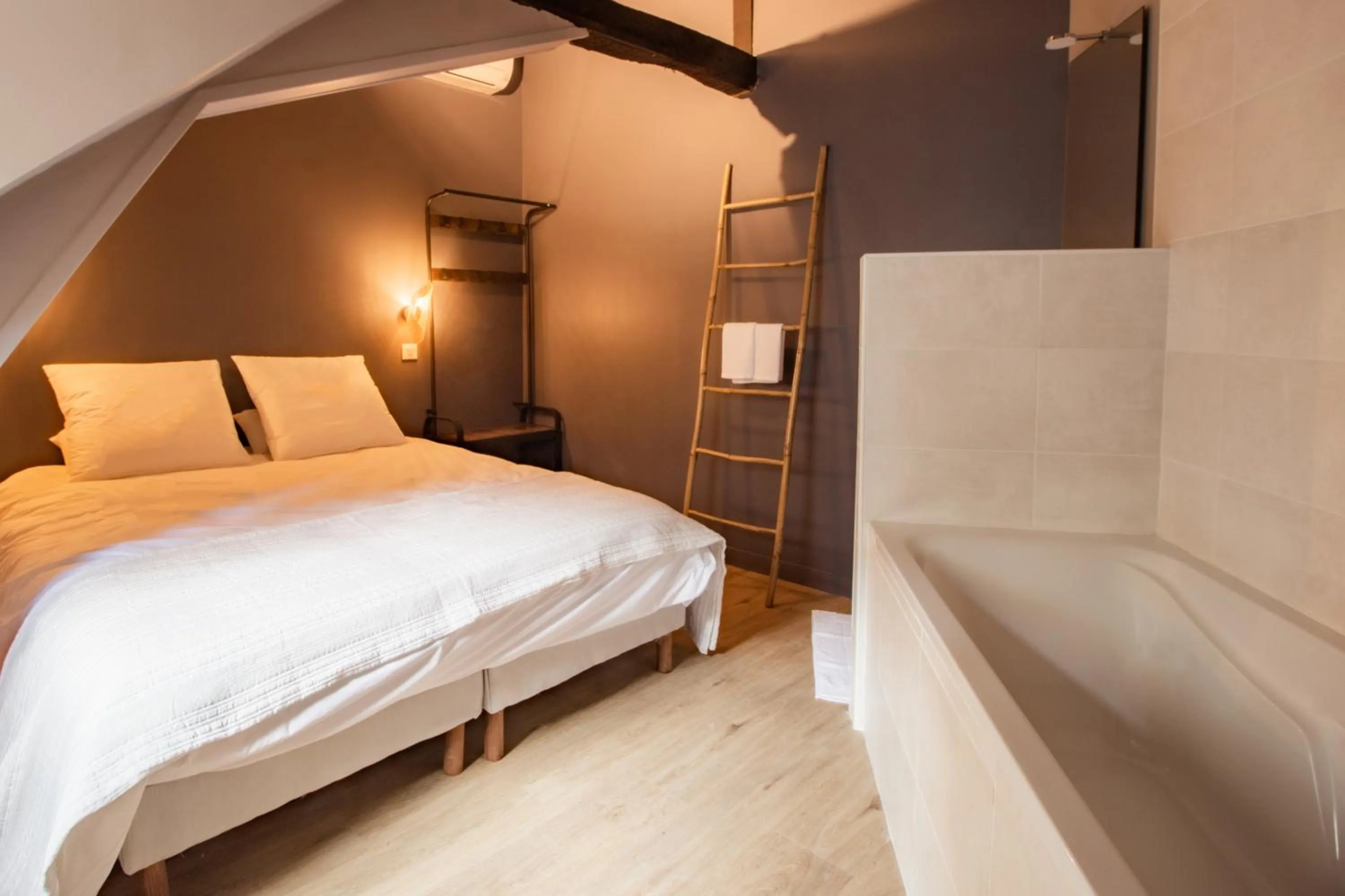 Bed in LE COURSARLON