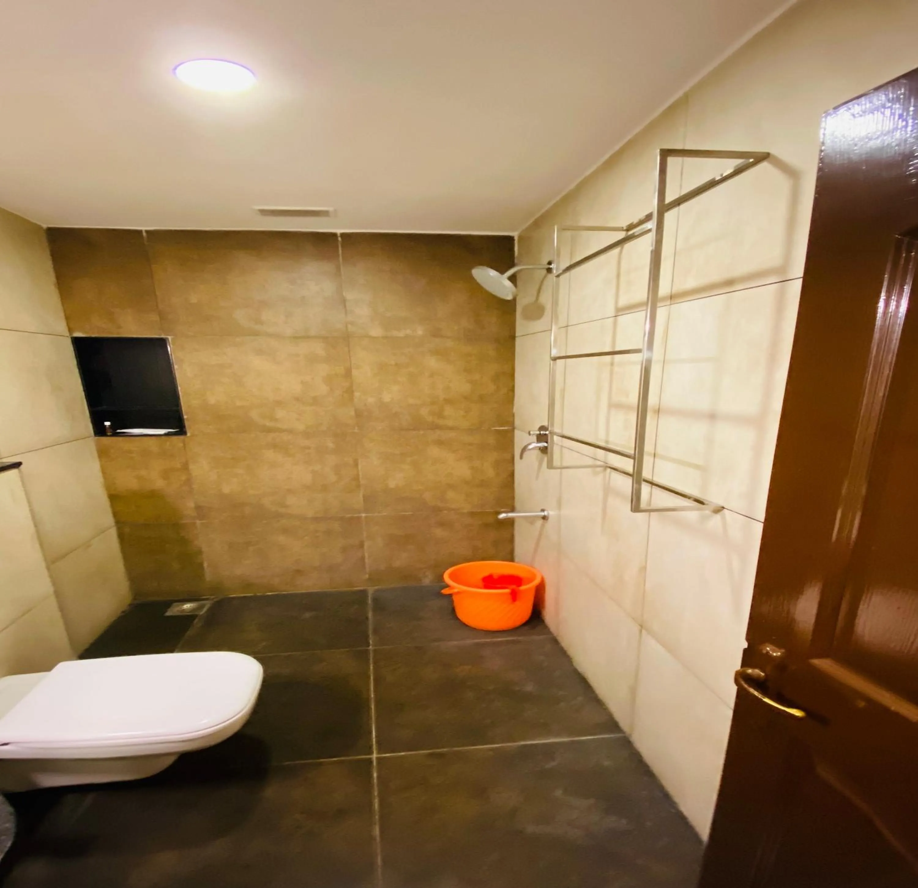 Toilet in DFRONT GOLDEN PALACE