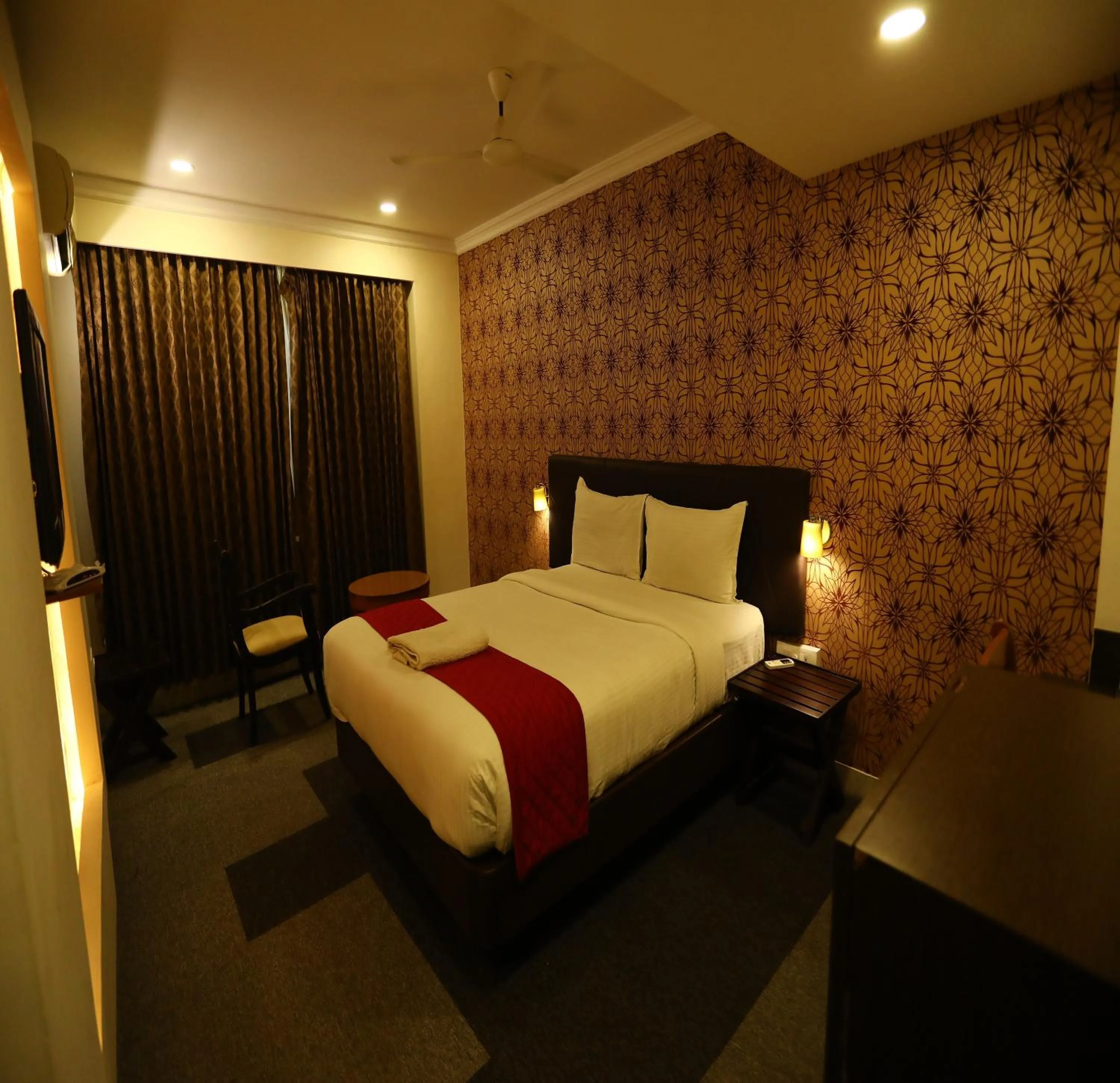 Photo of the whole room, Bed in DFRONT GOLDEN PALACE