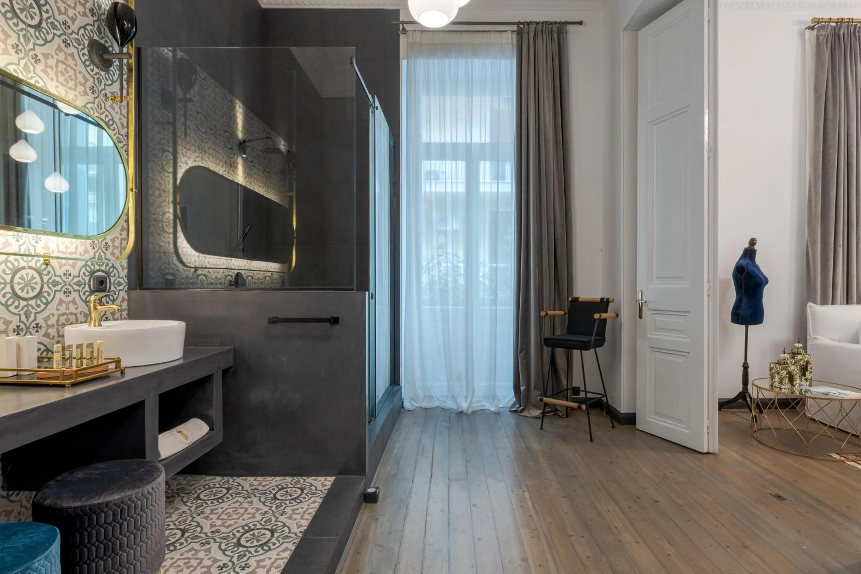 Bathroom in 2 Mazi Suites