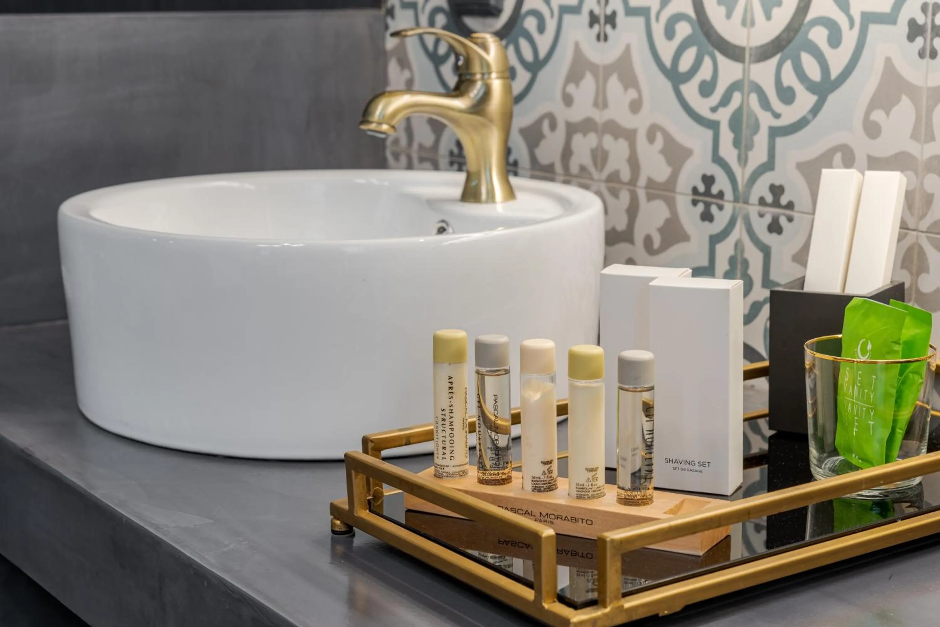 Bathroom in 2 Mazi Suites