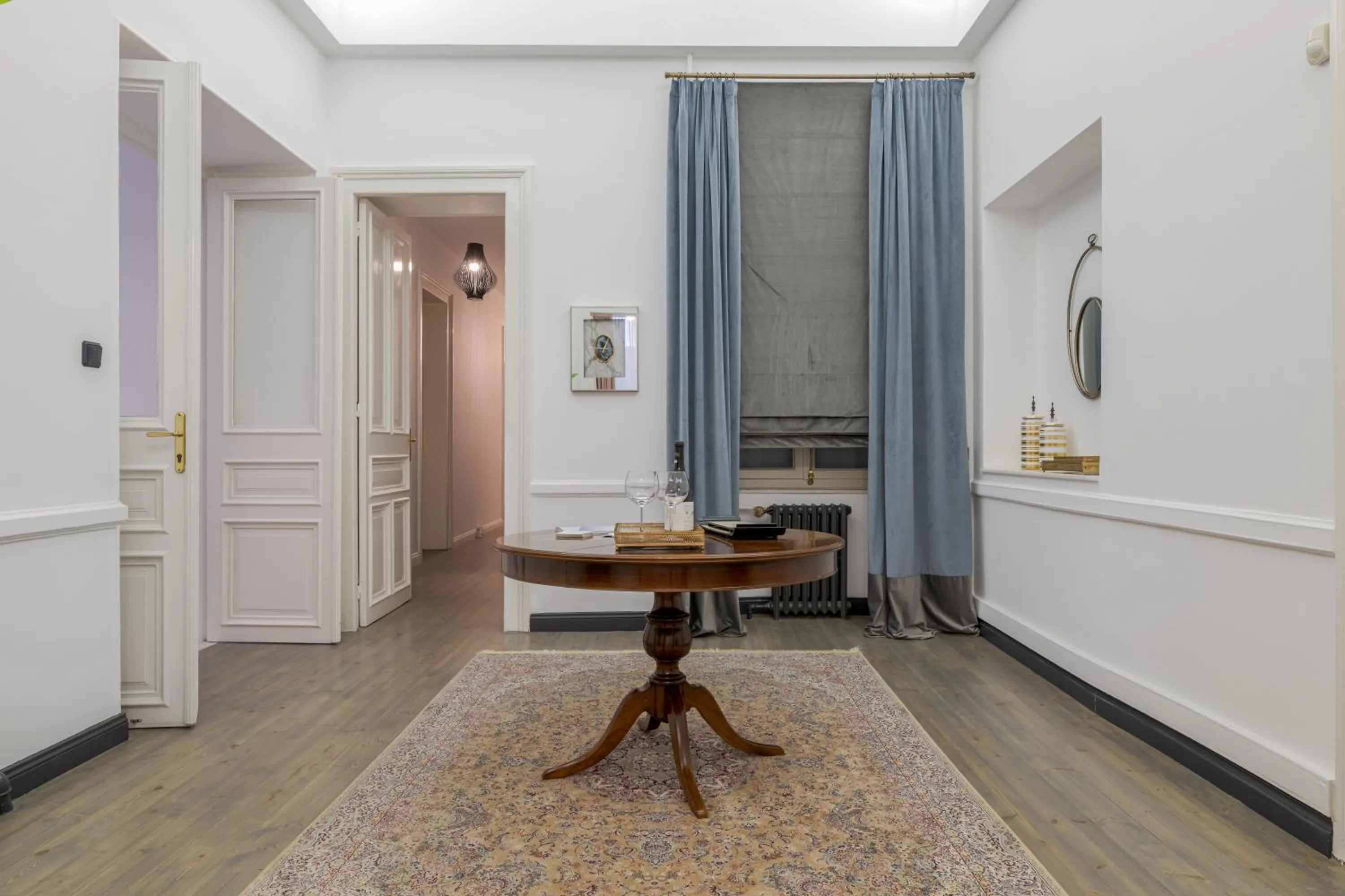 Dining area in 2 Mazi Suites