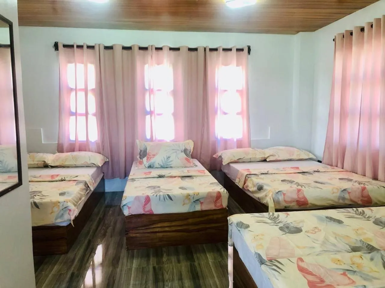 Bed in RedDoorz @ Ola Vida Casa Rental Ilocos Sur