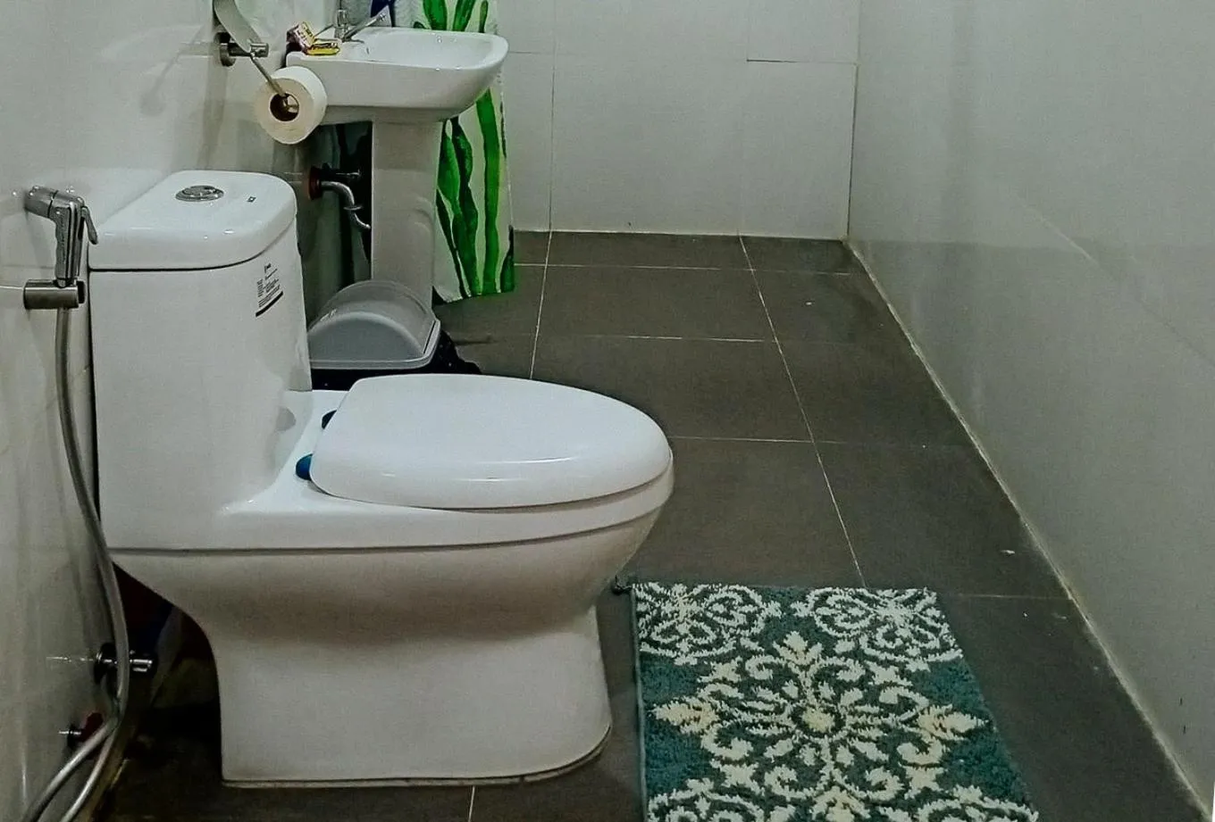 Public Bath in RedDoorz @ Ham Jam Inn Resort