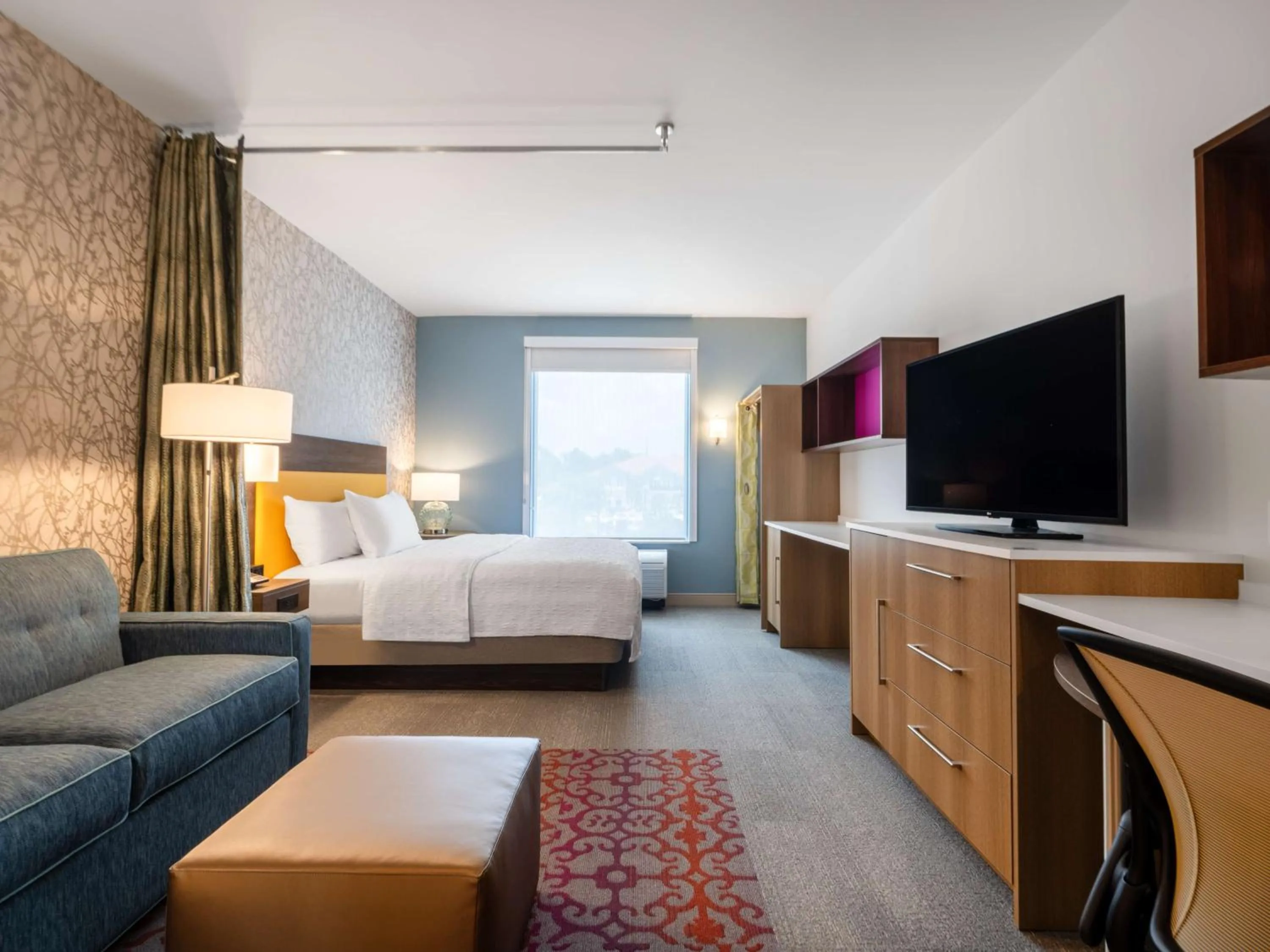 Living room, Bed in Home2 Suites By Hilton Santa Rosa Beach